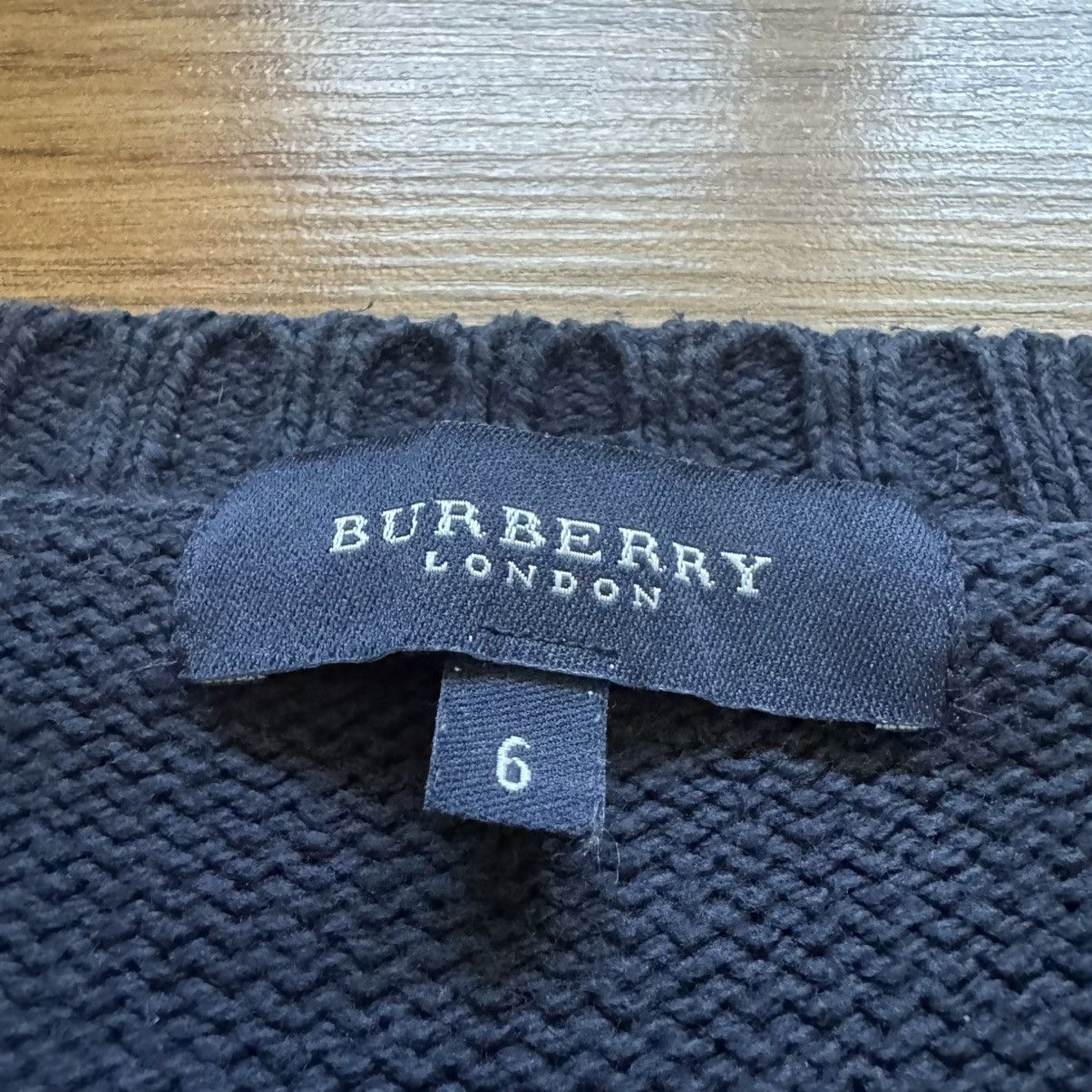 Burberry Burberry vneck small logo sweater Size US XL / EU 56 / 4 - 4 Thumbnail
