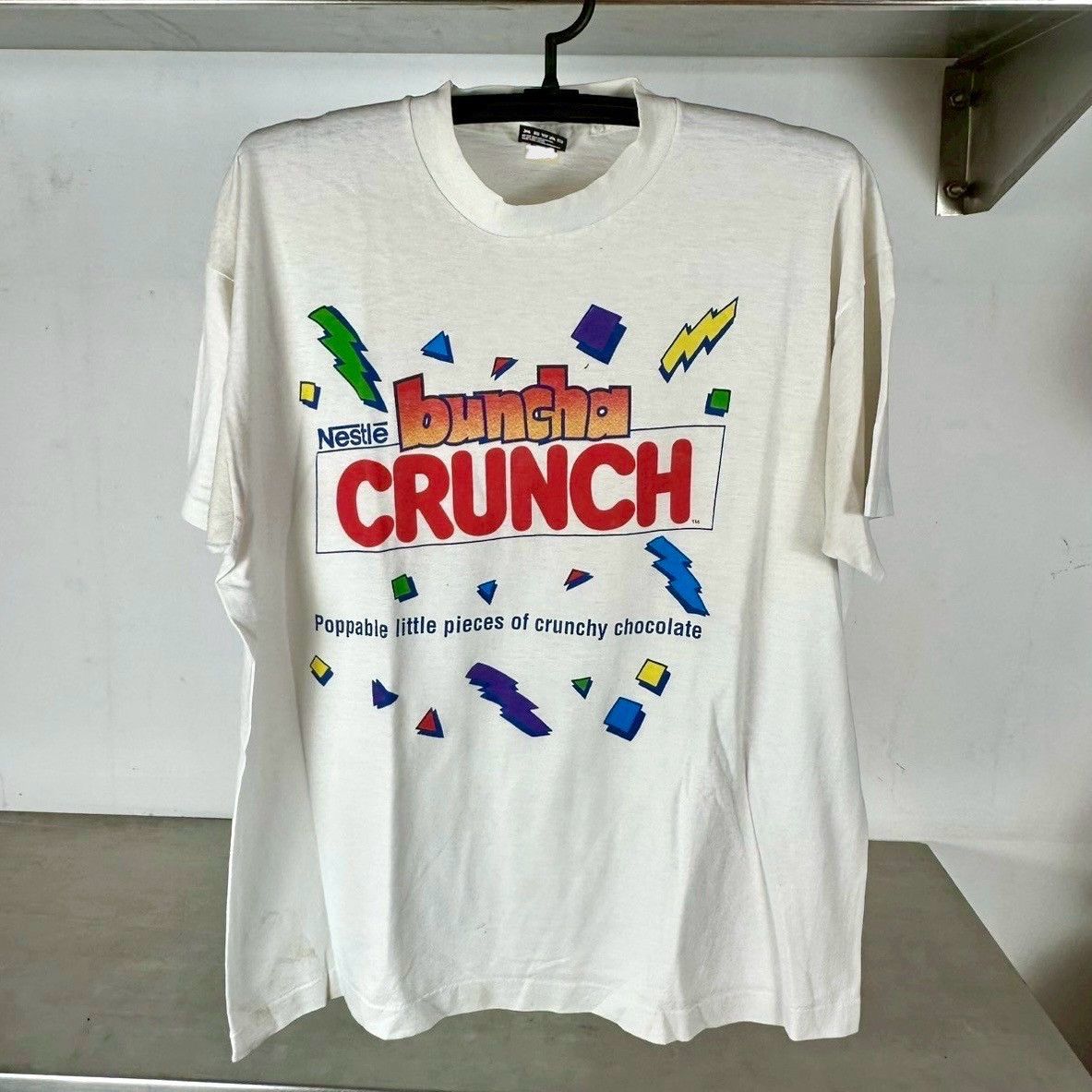 Vintage Vintage 90s Nestle Buncha Crunch Chocolate Promo T-shirt Size US XL / EU 56 / 4 - 1 Thumbnail