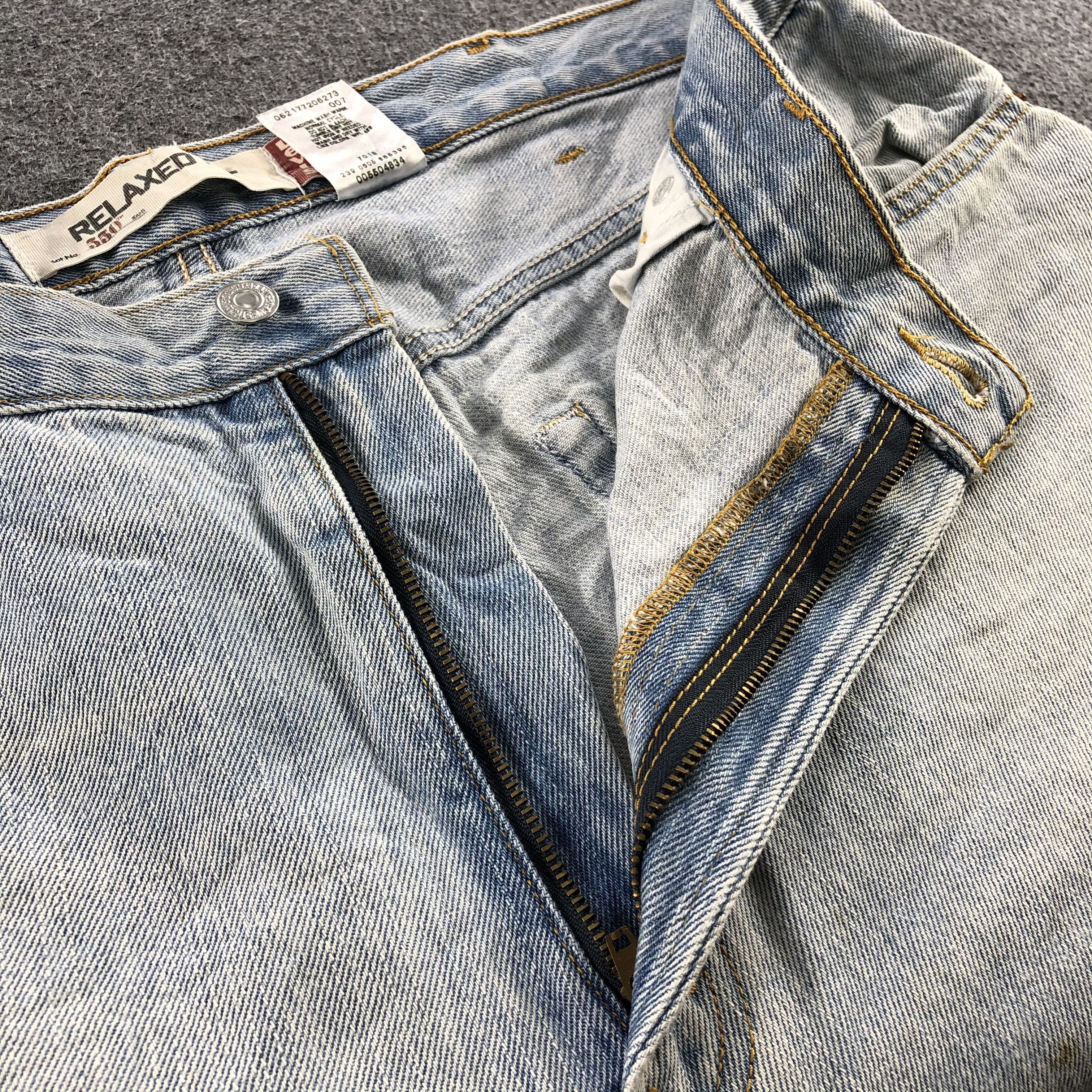 Levi's Light Wash Vintage Levis 550 Jeans-J1147 Size US 39 - 8 Thumbnail