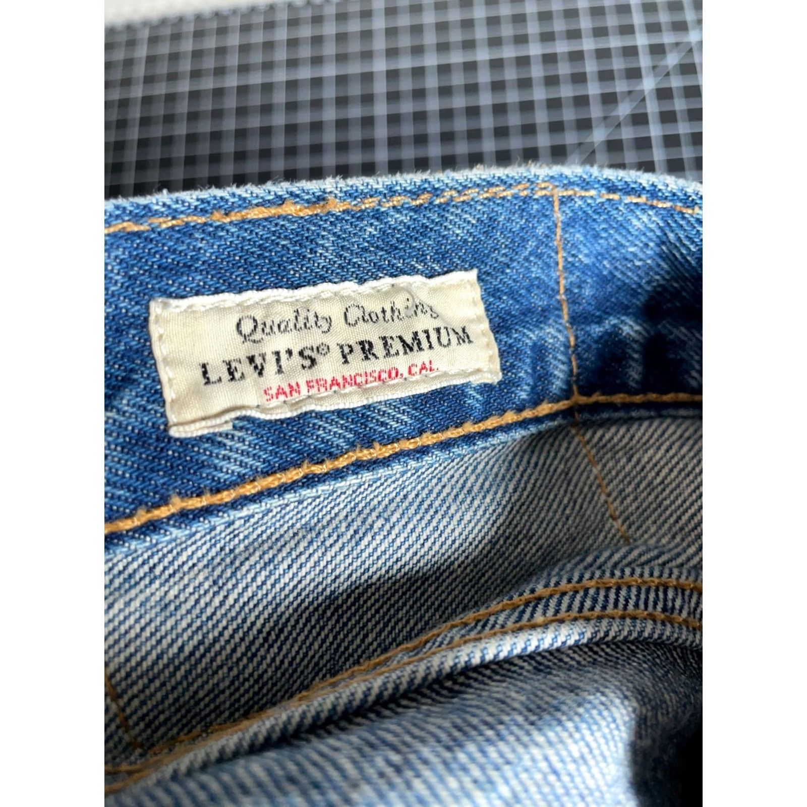 Levi's Levi's 501 Jeans Men's Blue Denim Button Fly Big E 32 x 30 (Fit 31 x 28) Medium Fabric Wash Size US 31 - 4 Thumbnail