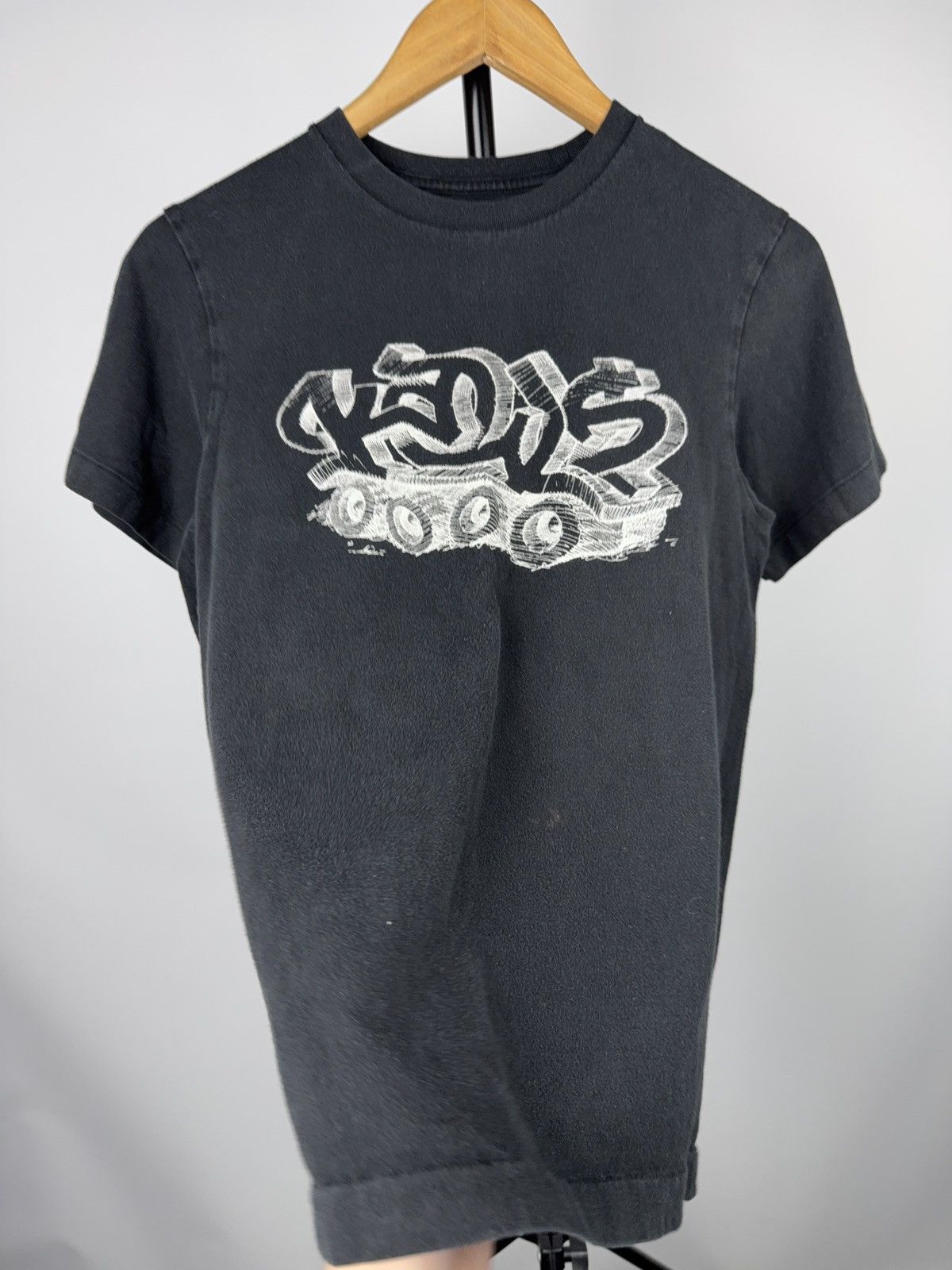 Uniqlo 00s Uniqlo UT KAWS SKATE SK8 Logo Graphic T-Shirt Black XS Size US XS / EU 42 / 0 - 4 Thumbnail