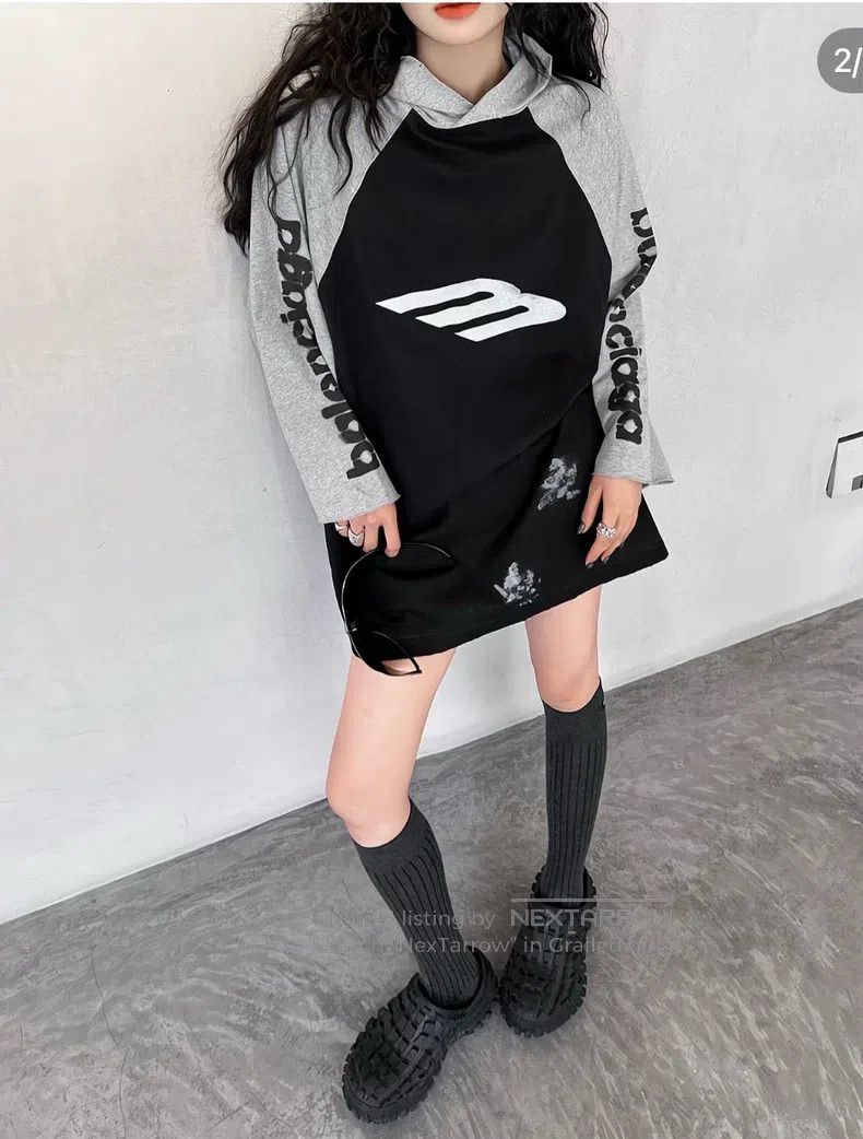Balenciaga Balenciaga Letter Sleeve Hooded Loose T-Shirt Size US S / EU 44-46 / 1 - 9 Thumbnail