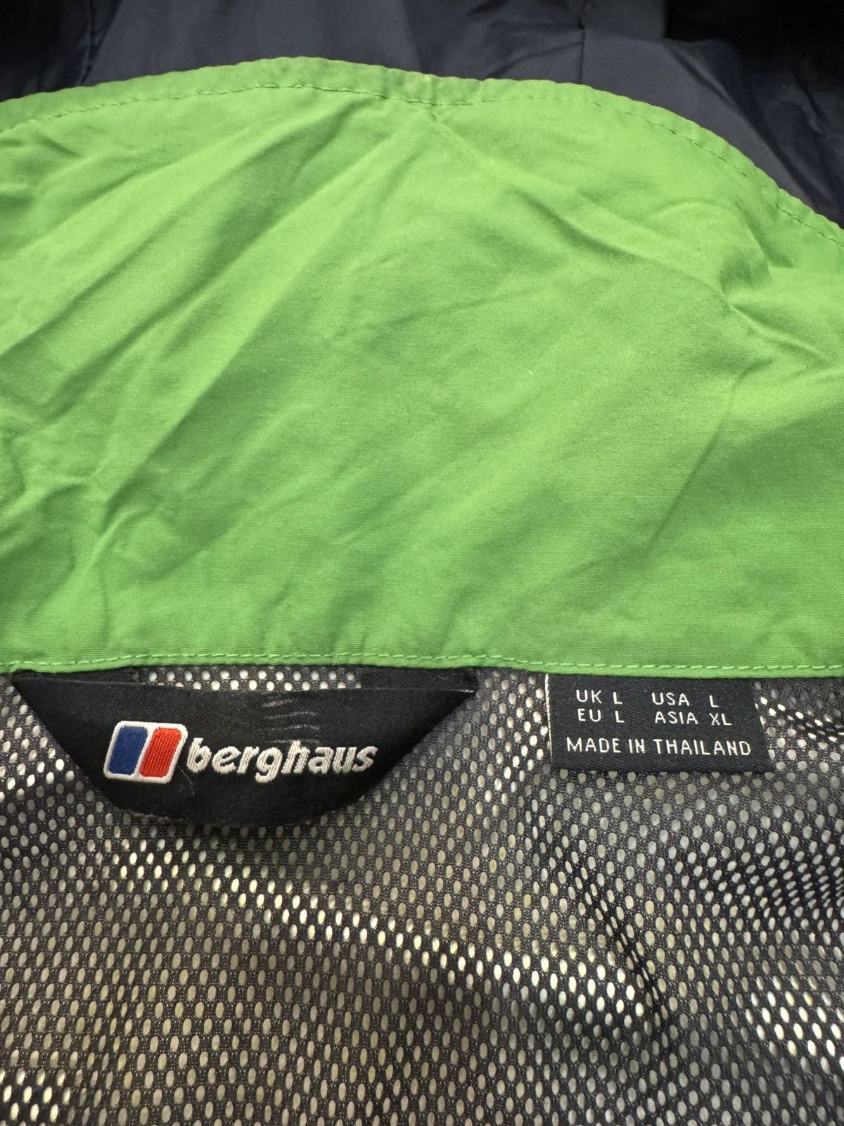 Berghaus Berghaus AQ2 Waterproof Gorpcore Trekking Jacket size L Size US L / EU 52-54 / 3 - 12 Thumbnail