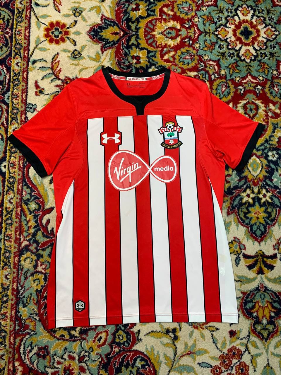 Under Armour SOUTHAMPTON ENGLAND 2017/2018 HOME FOOTBALL SHIRT JERSEY Size US L / EU 52-54 / 3 - 1 Thumbnail