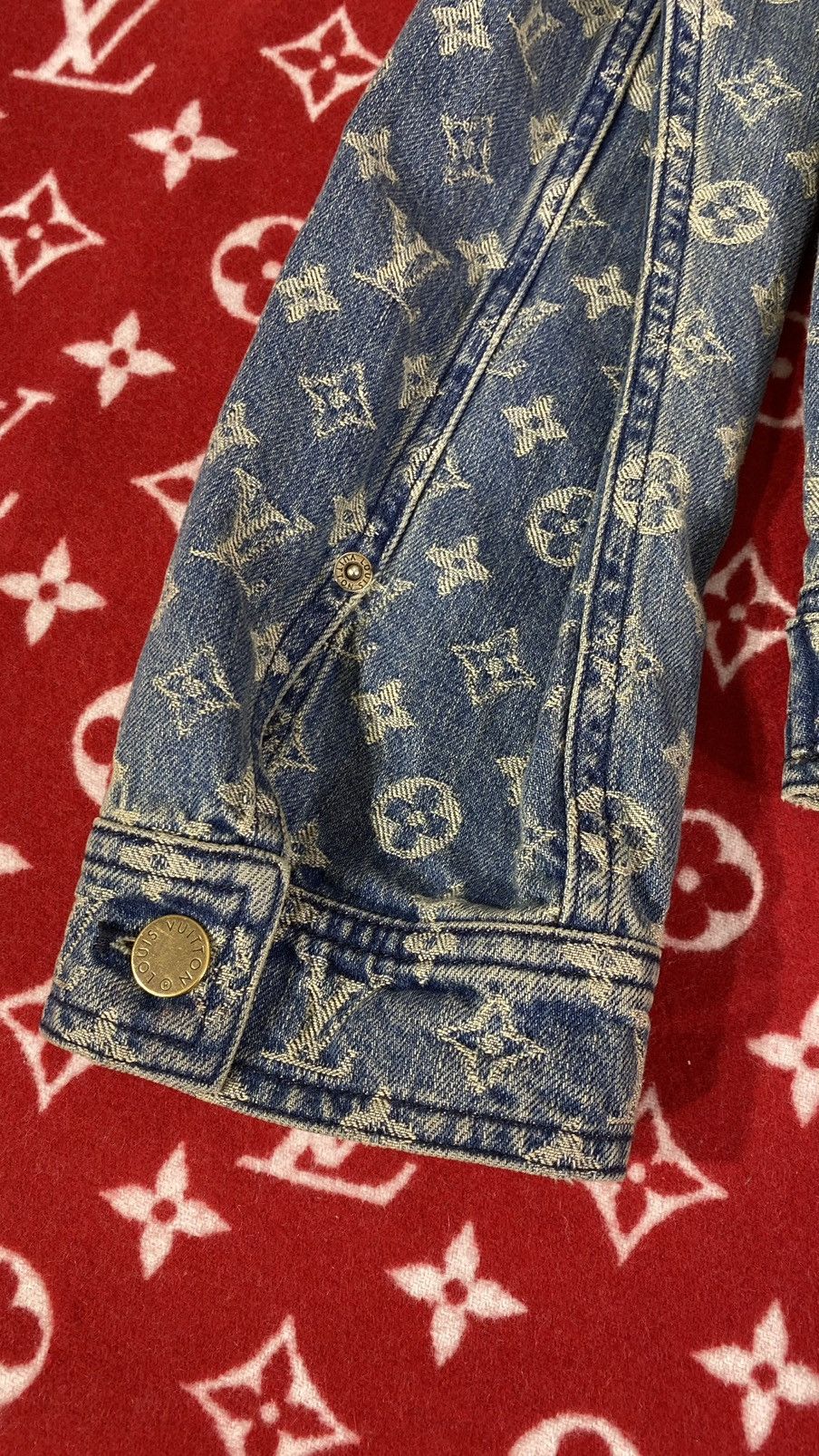 Louis Vuitton × Supreme Louis Vuitton X Supreme 54 Denim Jacket Blue Monogram Size US L / EU 52-54 / 3 - 7 Thumbnail