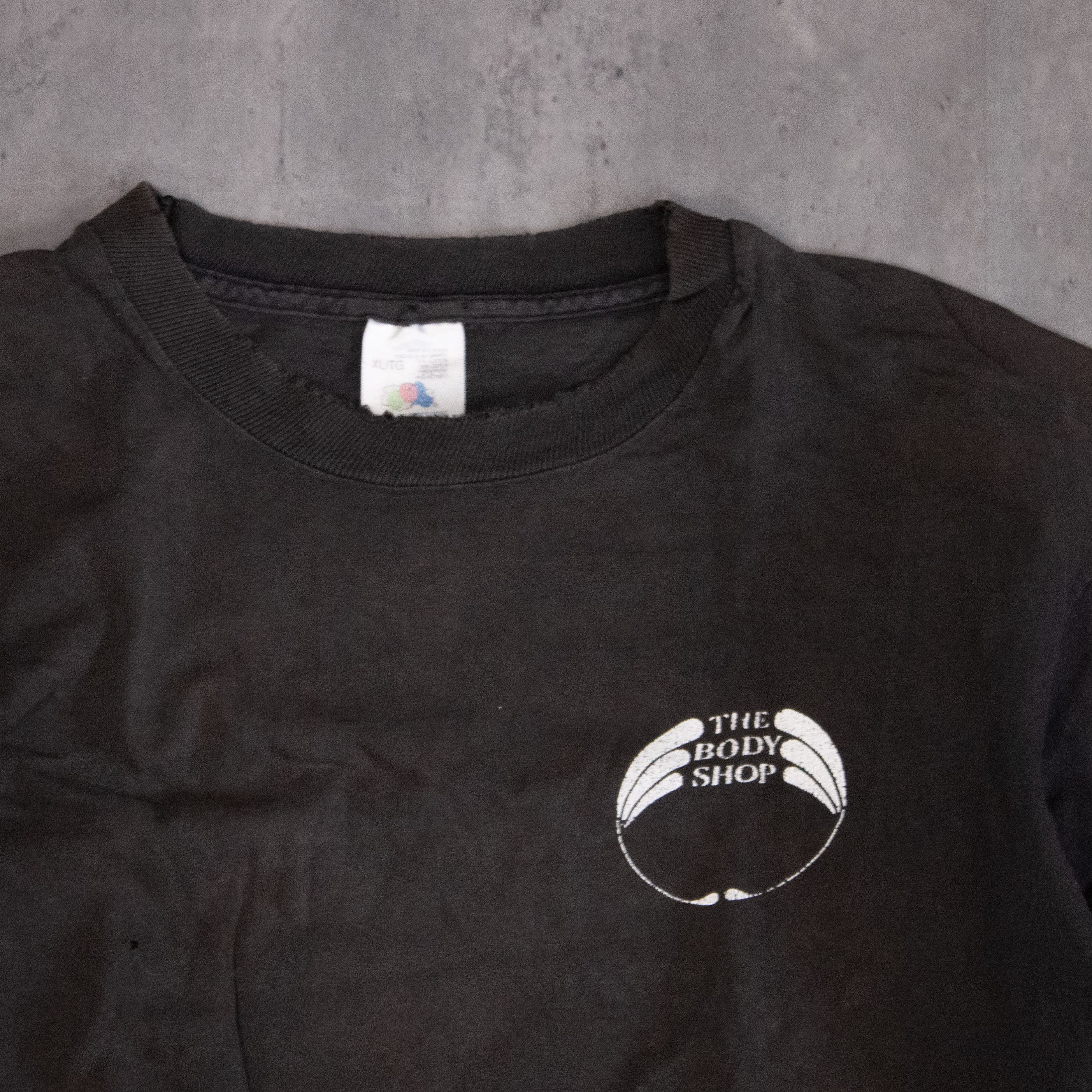 Fruit Of The Loom × Vintage Vintage 1990’s The Body Shop Single Stitch Fading Black Tee Size US L / EU 52-54 / 3 - 6 Thumbnail