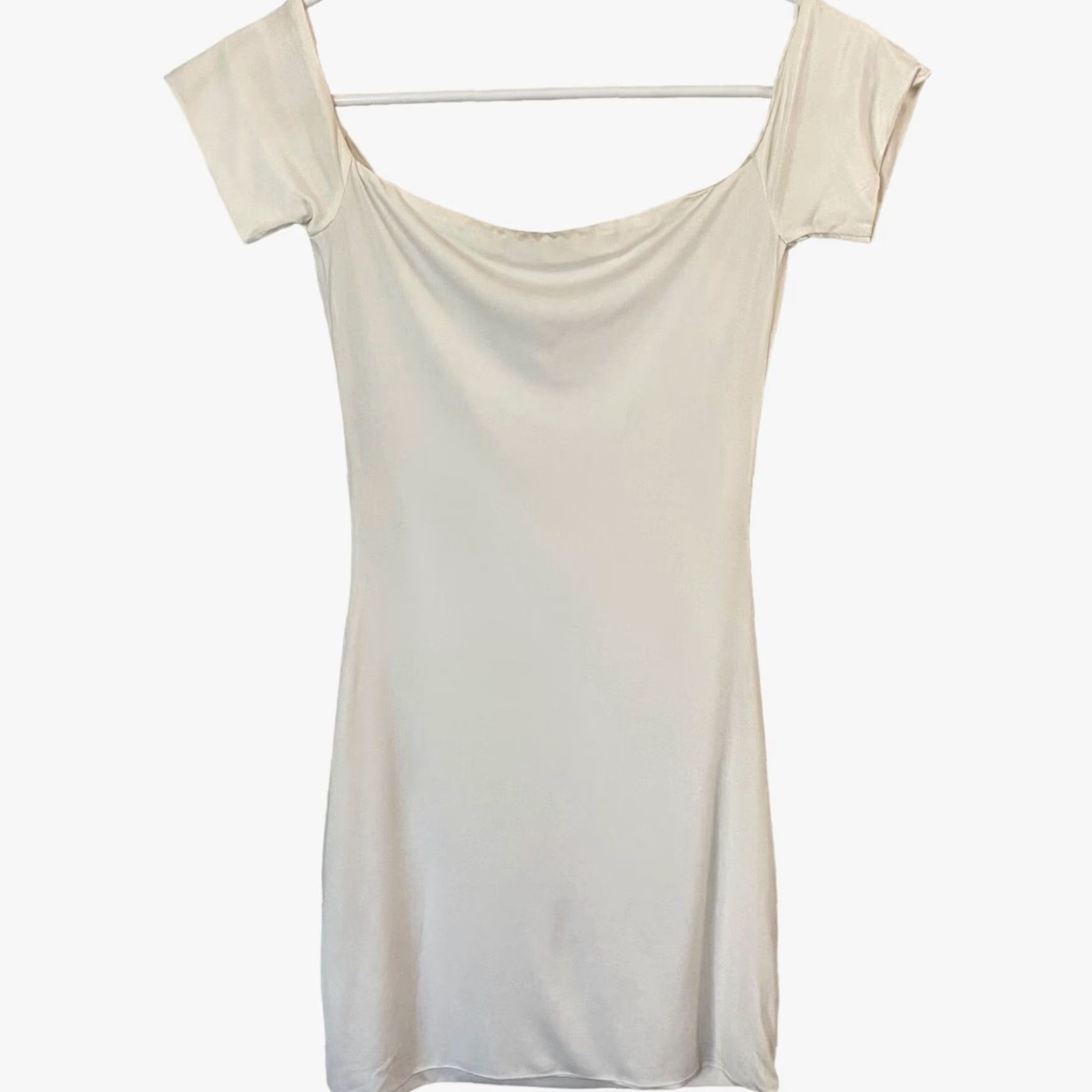 Vintage VINTAGE Mistress Rocks Off The Shoulder White Jersey Bardot Mini Dress XS Extra Small Women Short Sleeve Rock Pattern Solid Size XS / US 0-2 / IT 36-38 - 4 Thumbnail