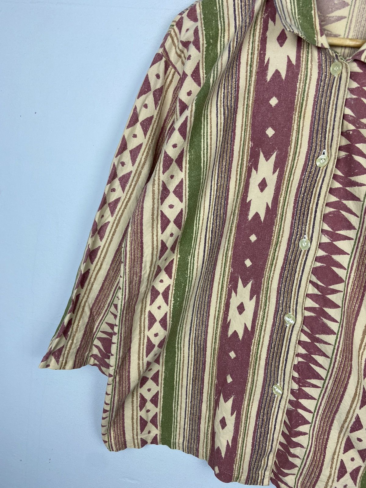 Vintage VINTAGE ELLE CHANTE NATIVE NAVAJO SOUTHWEST PATTERN SHIRT Size US L / EU 52-54 / 3 - 3 Thumbnail