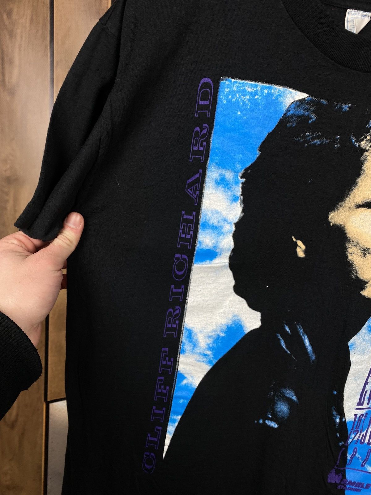 Band Tees 🎸Vintage 1989 T-Shirt Cliff Richard The Shadows Rock Band🎸 Size US L / EU 52-54 / 3 - 9 Thumbnail