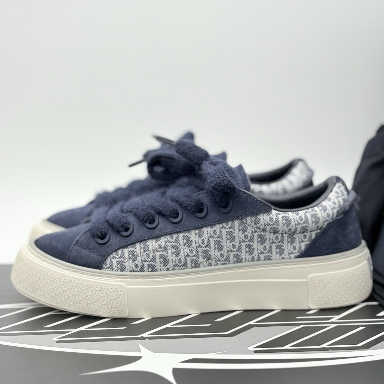 Dior Dior B33 ' Oblique Navy Blue ' | SUPER CLEAN! Size US 8 / EU 41 - 1 Thumbnail