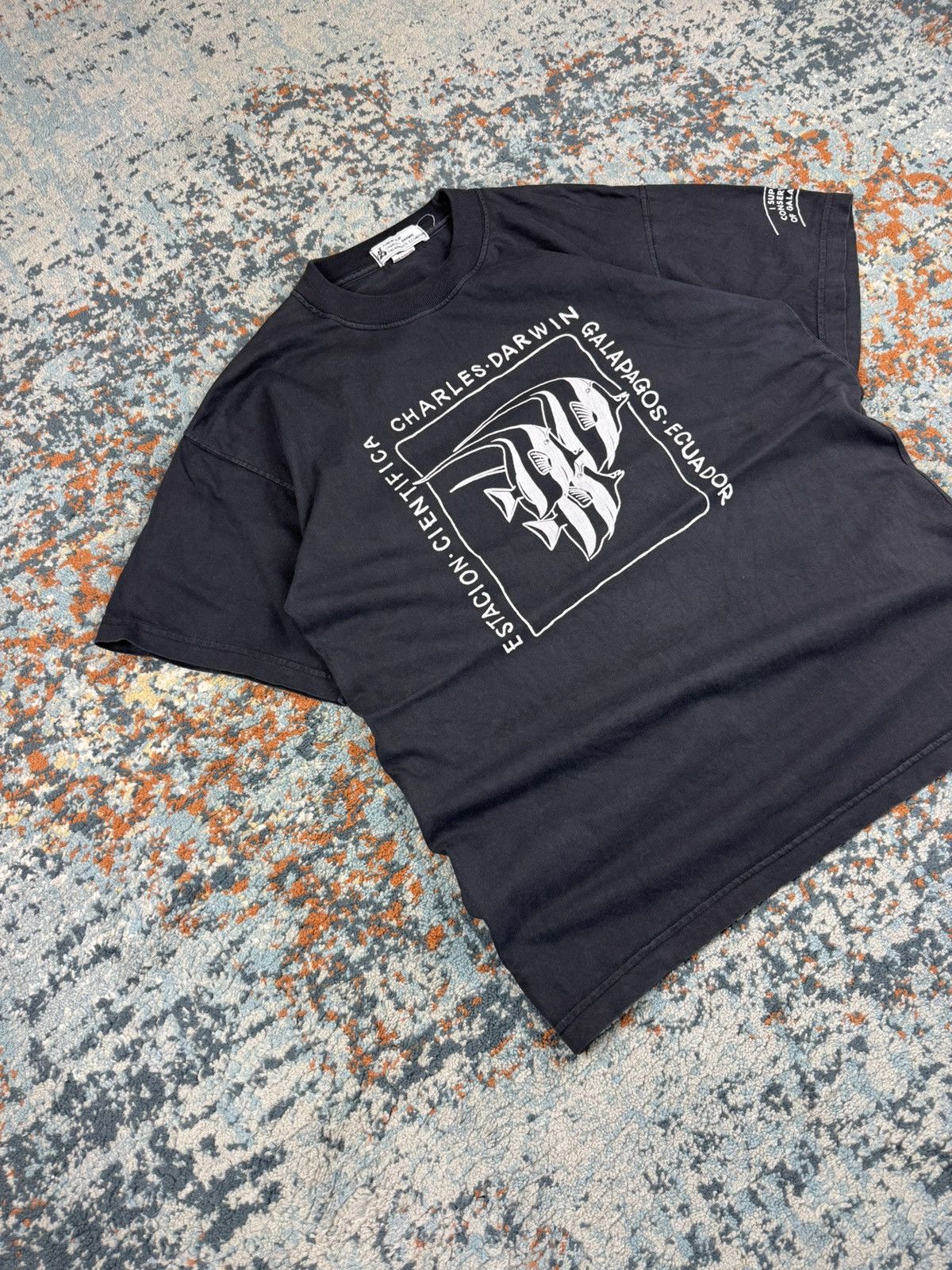 Vintage Vintage 90s charles darwin galapagos animal graphic tee fade Size US L / EU 52-54 / 3 - 2 Thumbnail
