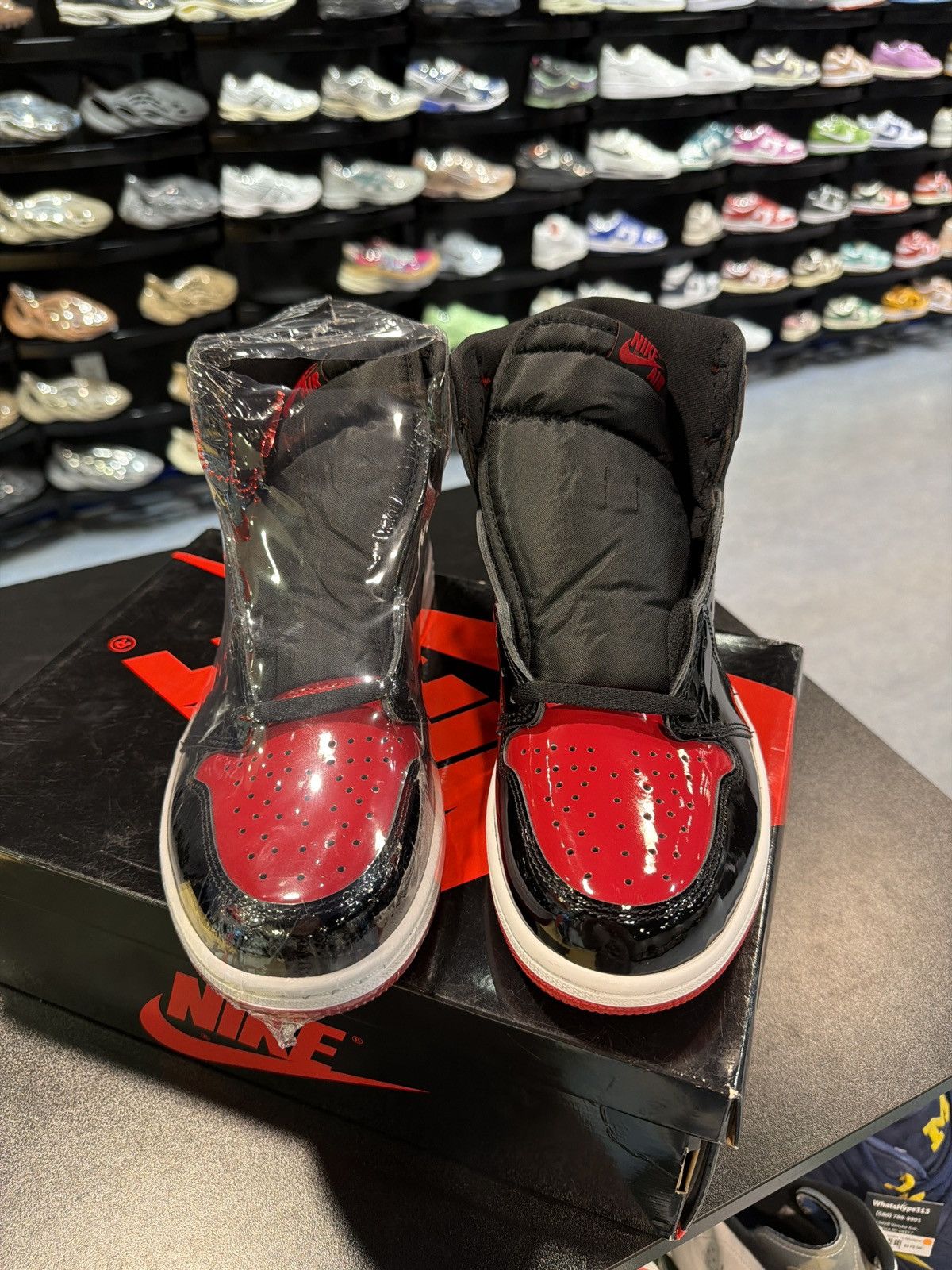 Jordan Brand Jordan 1 High patent Bred Size-10.5 Brand New Size US 10.5 / EU 43-44 - 6 Thumbnail