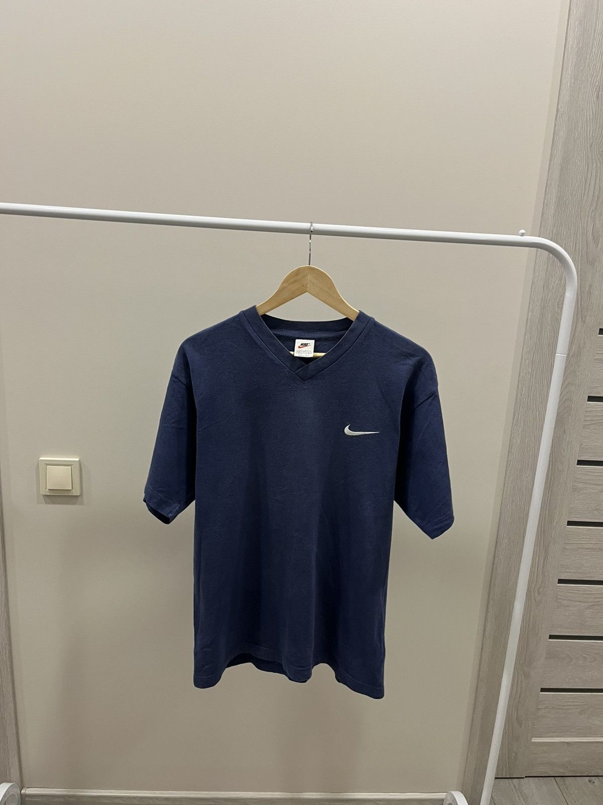 Nike Vintage 90s Nike Air Swoosh Basic V Neck T Shirt Medium Blue Size US L / EU 52-54 / 3 - 1 Thumbnail