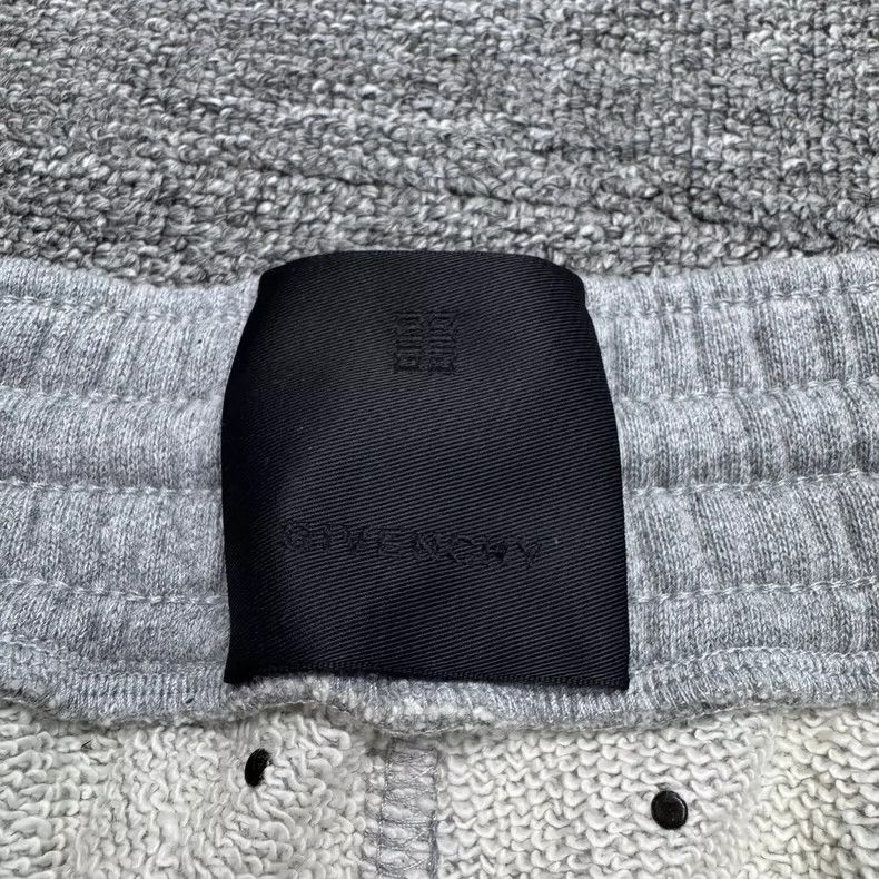 Givenchy Givenchy SizeXL Studded Shorts Size US 30 / EU 46 - 3 Thumbnail