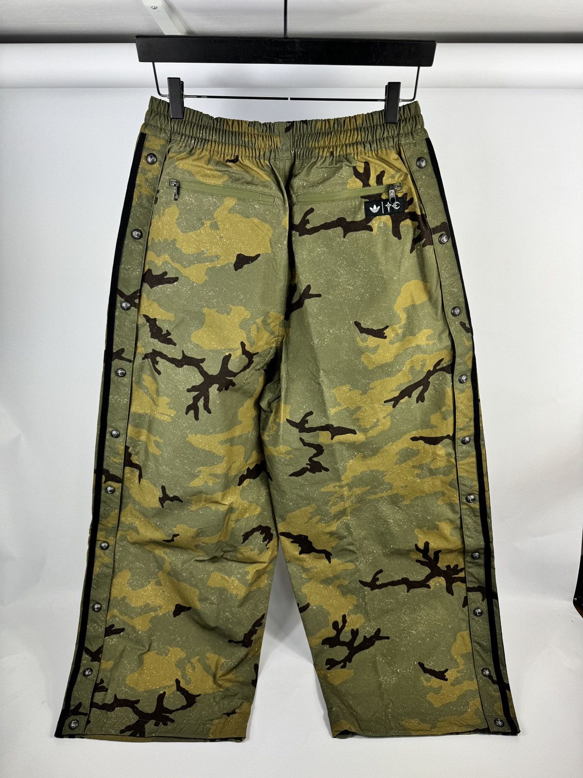 Thug Club + ADIDAS CAMOUFLAGE PRINT TROUSERS Size US 34 / EU 50 - 2 Thumbnail