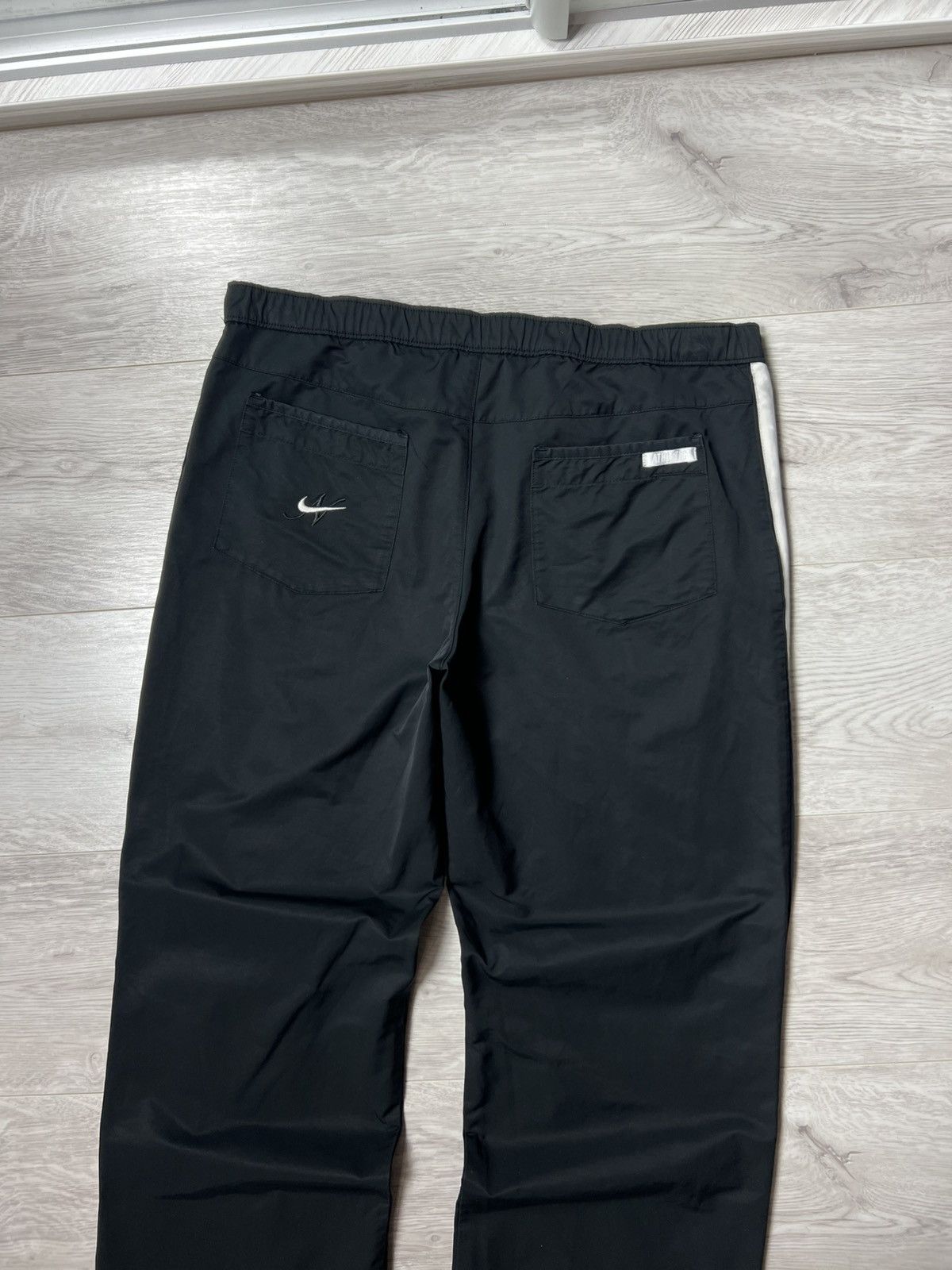 Nike Vintage Nike Athletic Nylon Track Pants Women’s Sweatpants Size 26" / US 2 / IT 38 - 13 Thumbnail