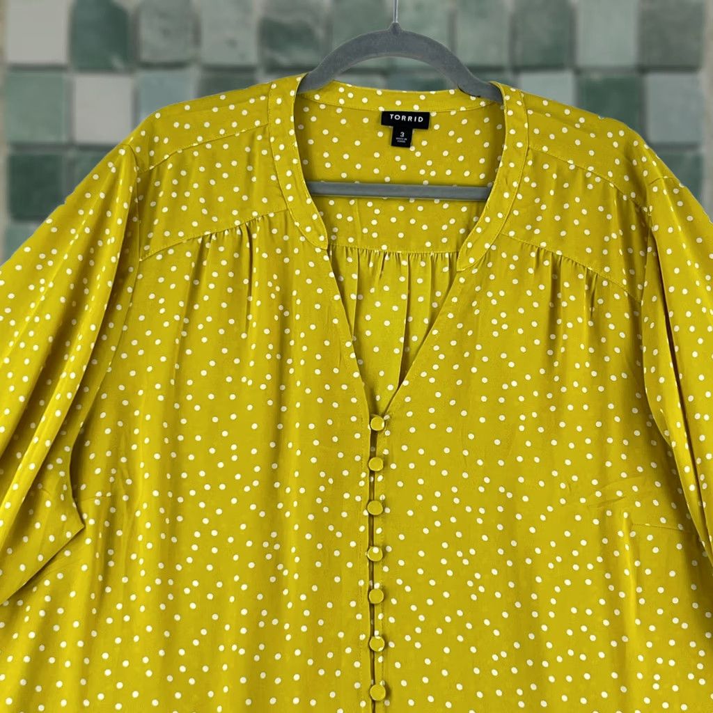 Torrid Torrid Yellow Polka Dot V-Neck Shirt Womens 3X Roll Tab Sleeve Blouse, Plus Size, Casual, 3/4 Sleeve, Polyester Size XXL / US 16-18 / IT 52-54 - 1 Thumbnail