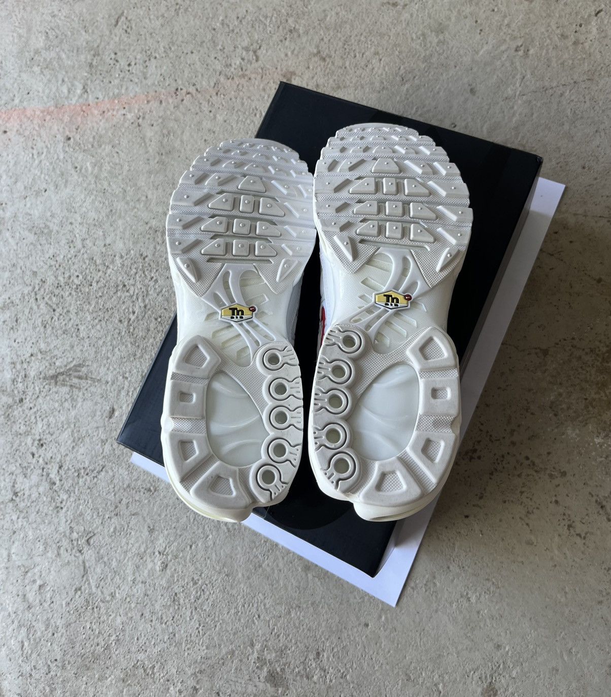 Nike × Supreme Nike Air Max Plus "TN" Supreme Size US 10 / EU 43 - 10 Thumbnail