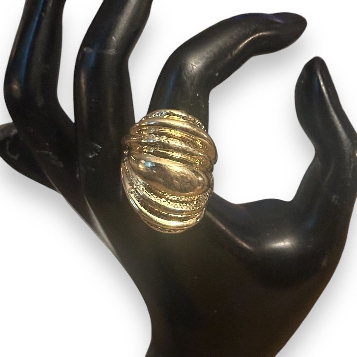 Other Gold tone scalloped dome ring Size ONE SIZE - 2 Thumbnail