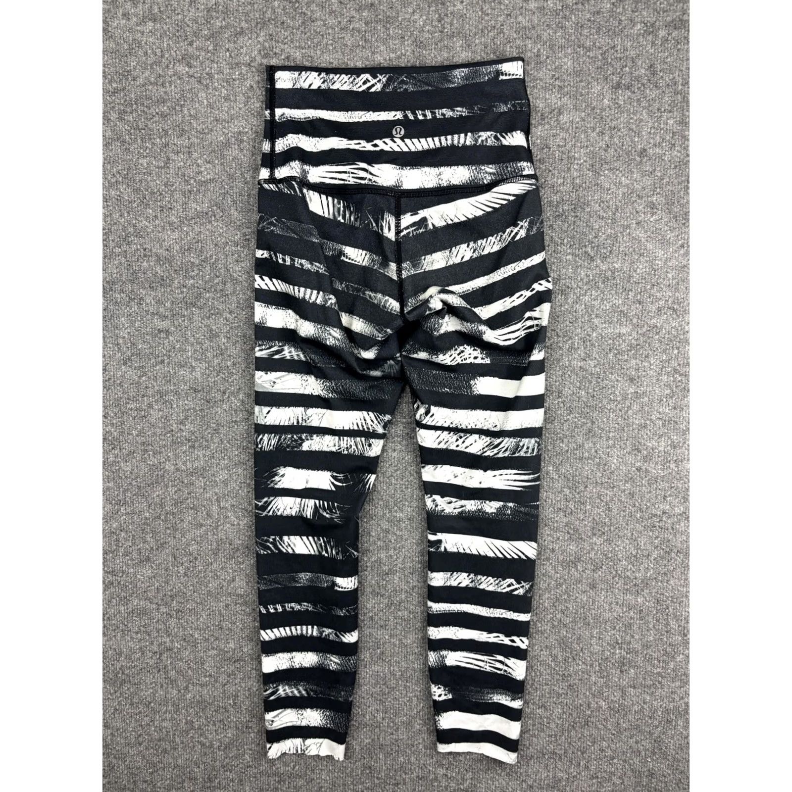 Lululemon Lululemon Pants Womens 4 Black White High Rise Ankle Leggings Yoga Activewear Pants Size 27" / US 4 / IT 40 - 6 Thumbnail