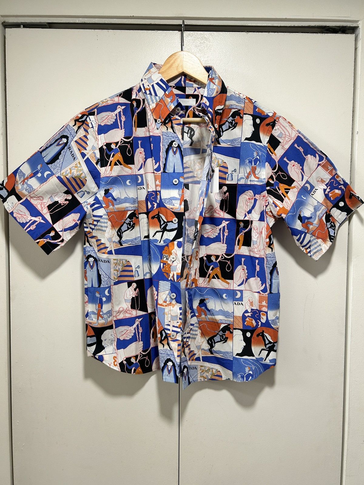 Prada Prada s/s 18 viscose printed camp collar comic motif Size US M / EU 48-50 / 2 - 1 Thumbnail
