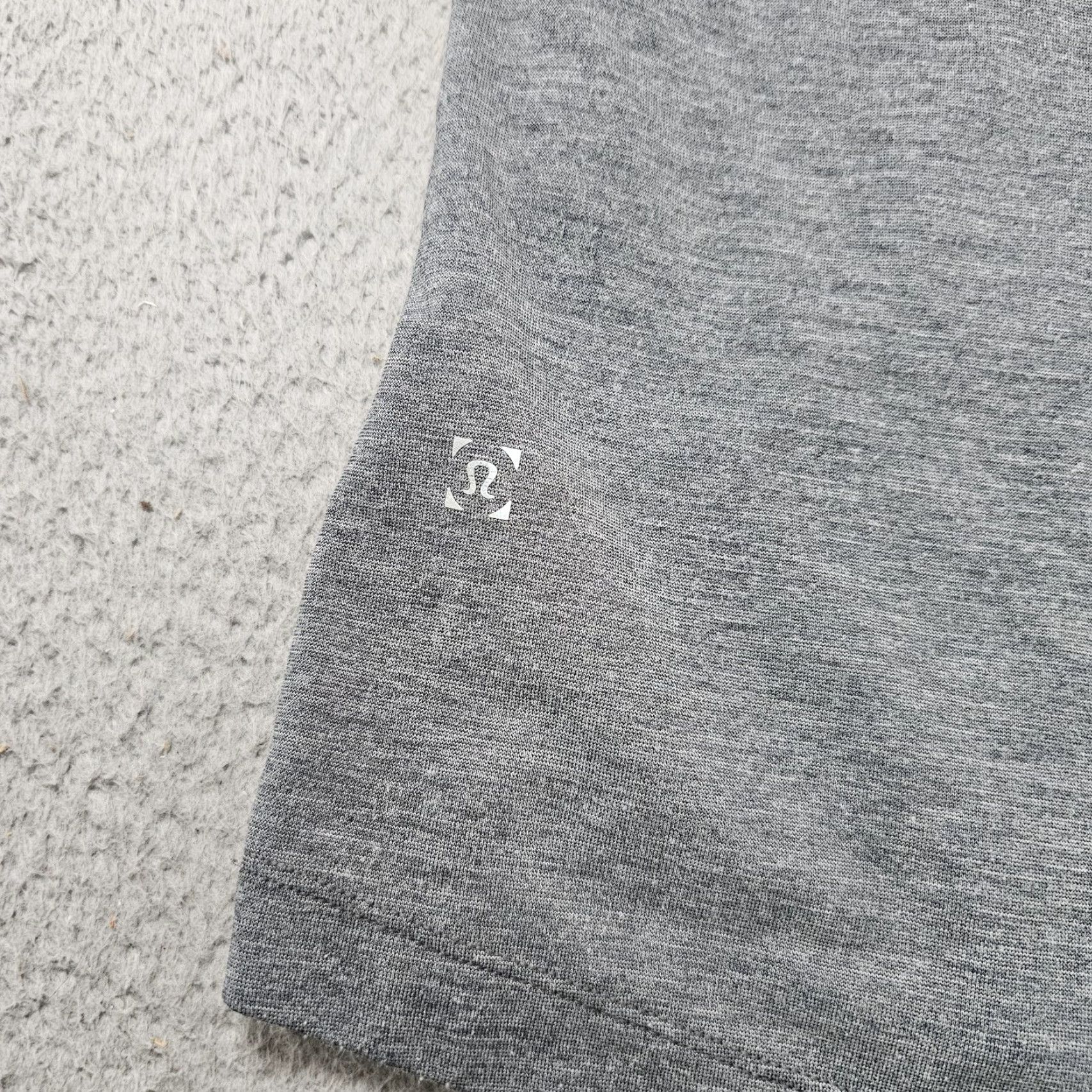 Lululemon Lululemon Polo Shirt Mens Large Gray Golf Performance Short Sleeve Tech Polo Shirt Mens L Gray Golf Size US L / EU 52-54 / 3 - 4 Thumbnail