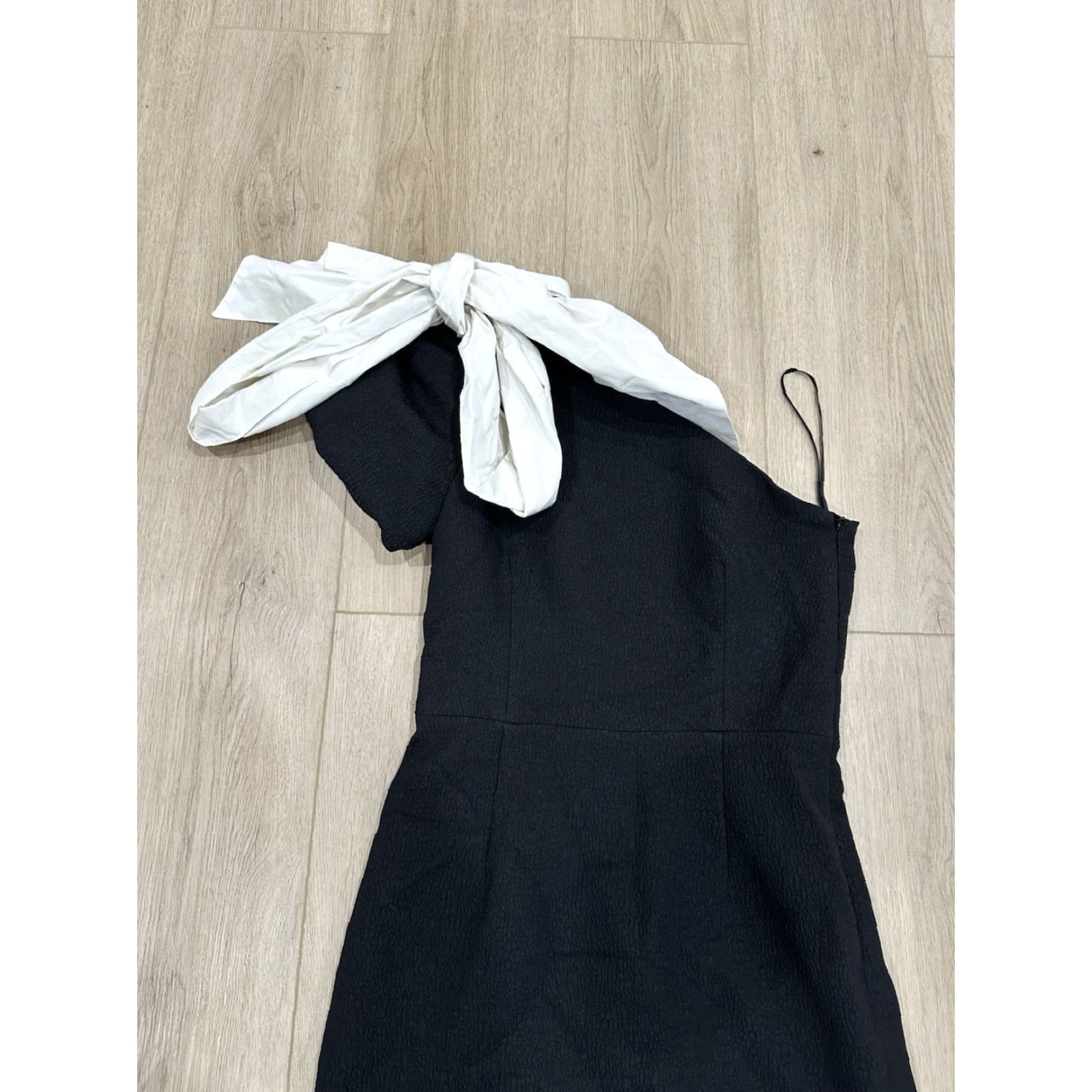 Vintage VINTAGE Rebecca Vallance Natalia One Sleeve Midi Black White Bow Size 6US Women Dress Midi Bow Black White 6US Womens Size M / US 6-8 / IT 42-44 - 3 Thumbnail