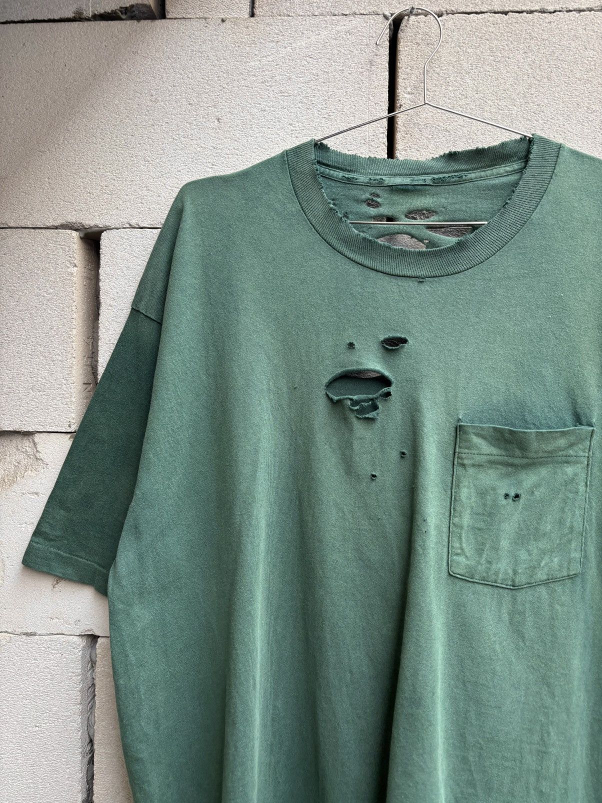 Vintage Thrashed Blank 90s Distressed Faded T-Shirt ERD Grunge Size US XXL / EU 58 / 5 - 6 Thumbnail