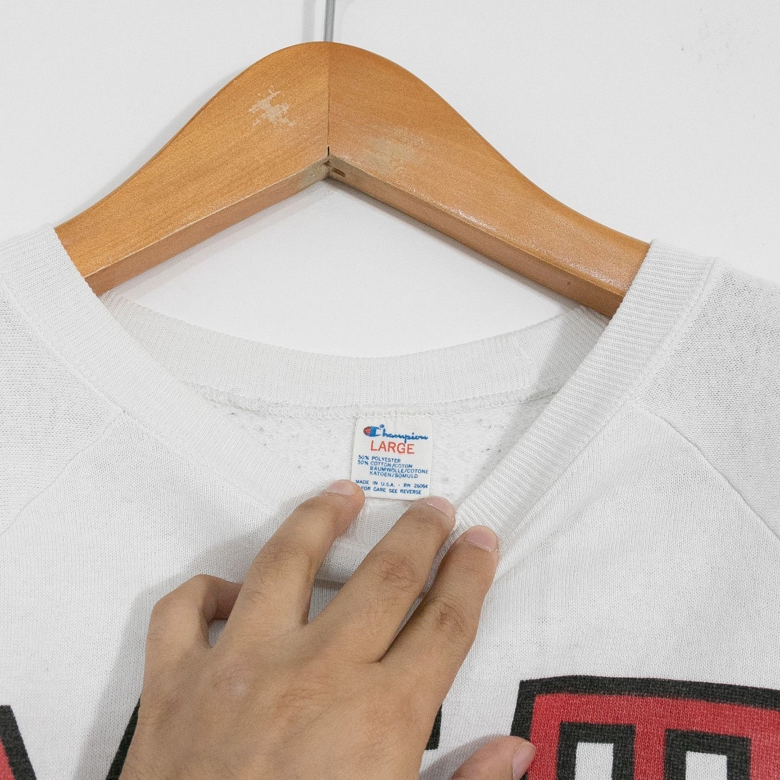 Champion Vintage 80s Champion MIT Sweatshirt Large Distressed Raglan Size US L / EU 52-54 / 3 - 5 Thumbnail