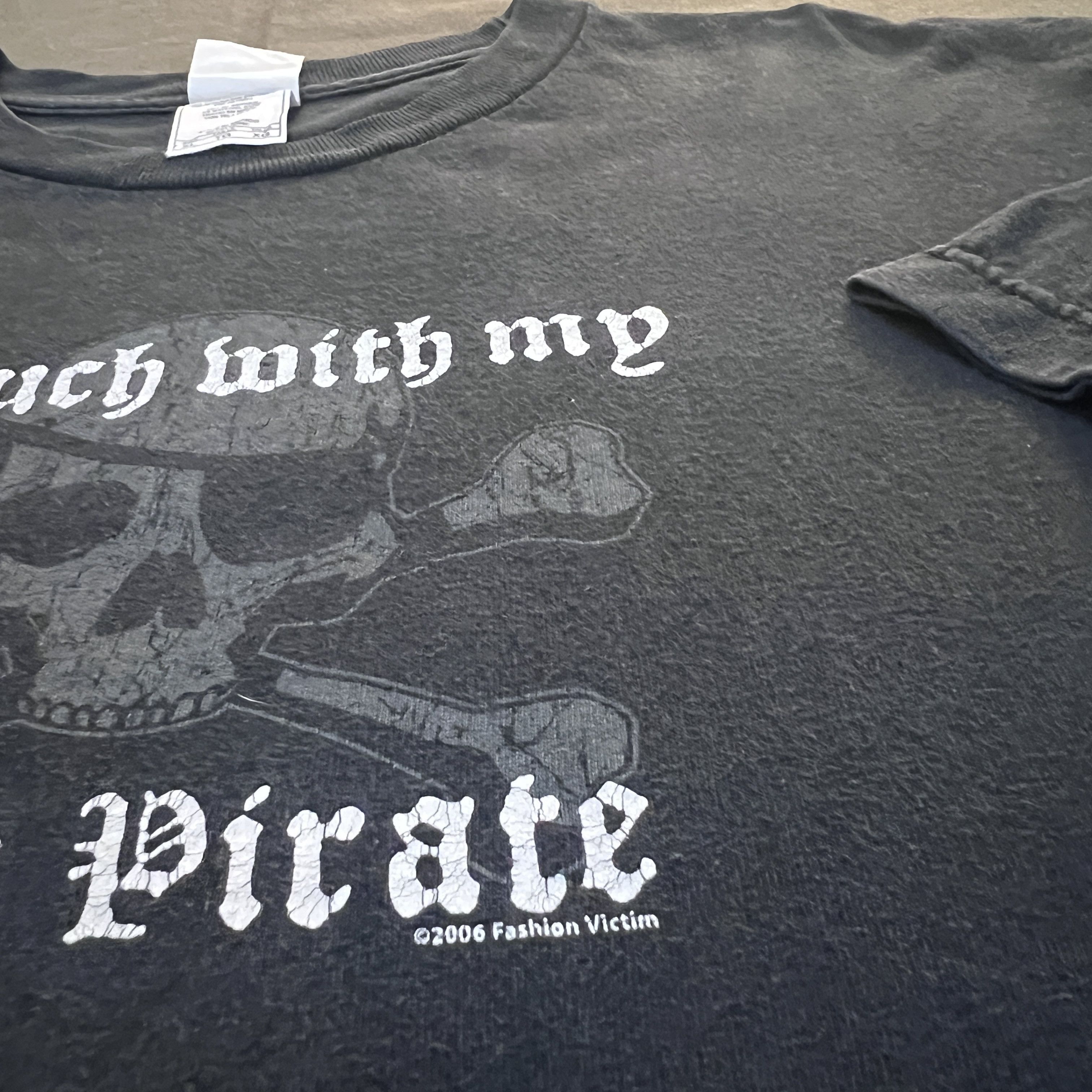 Fashion Victim × Vintage Vintage Y2K In Touch With My Inner Pirate Skull Tee Faded Size US XL / EU 56 / 4 - 3 Thumbnail
