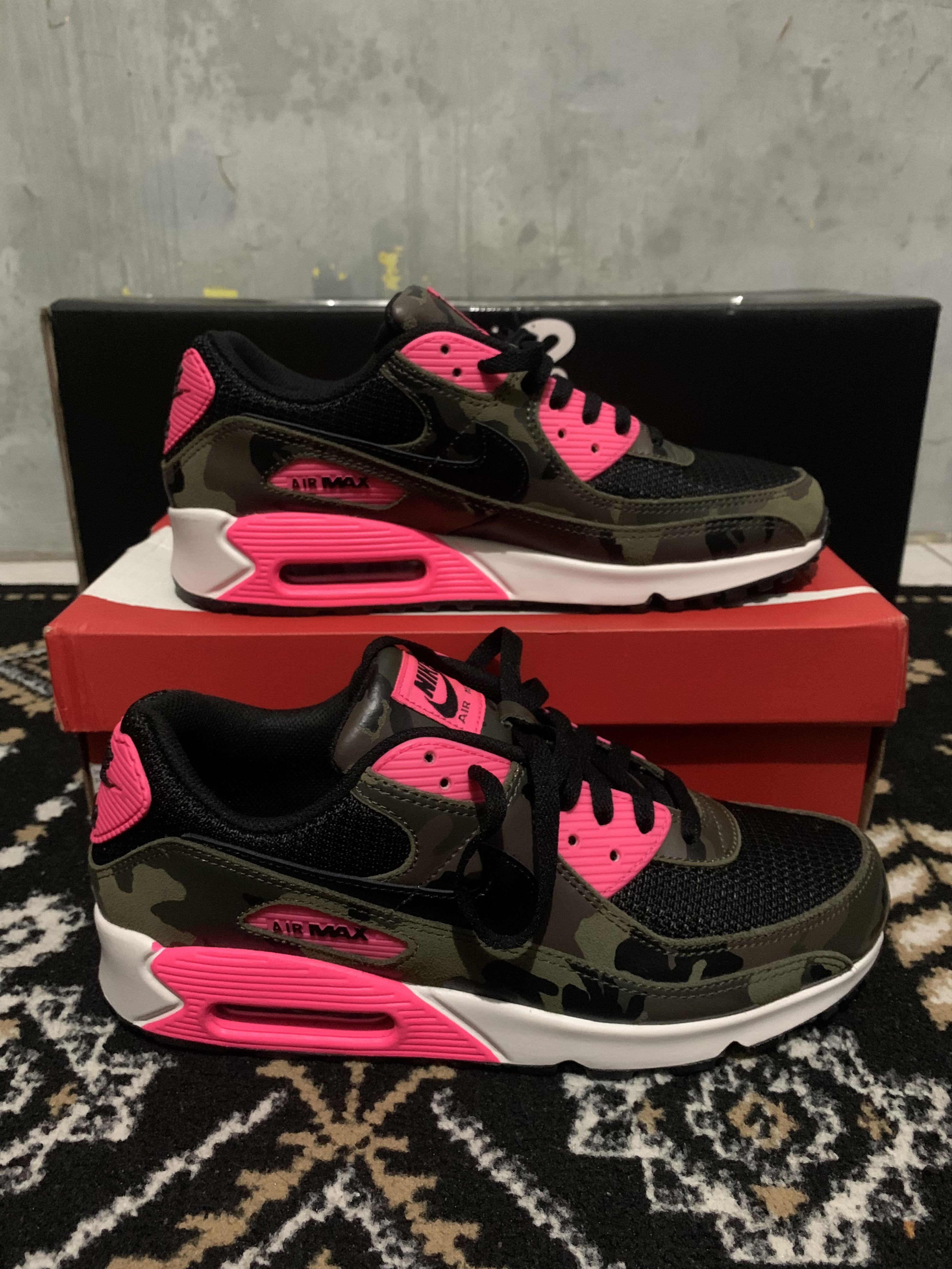 Nike NIKE AIR MAX 90 PRM Sequoia/Black-Hyper Pink Size US 9 / EU 42 - 2 Thumbnail