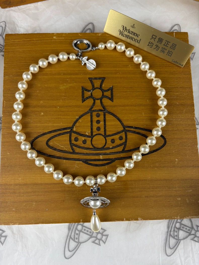 Vivienne Westwood Flying saucer pearl necklace