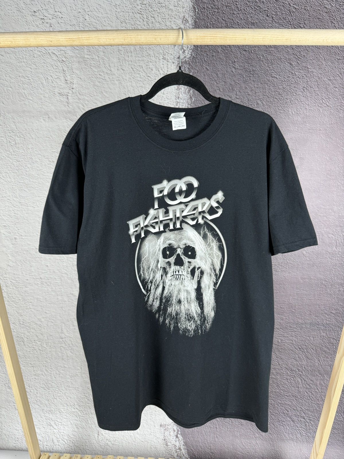 Band Tees Gildan Foo Fighters 2010s band tee shirt vintage Size US XL / EU 56 / 4 - 1 Thumbnail