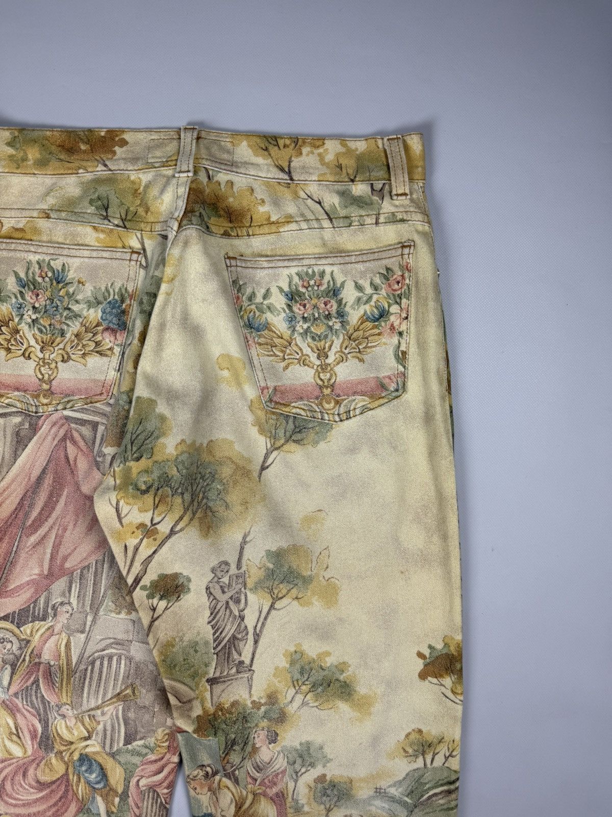 Roberto Cavalli Rare Roberto Cavalli Renaissance Angels Overprinted Jeans Size 32" / US 10 / IT 46 - 24 Thumbnail
