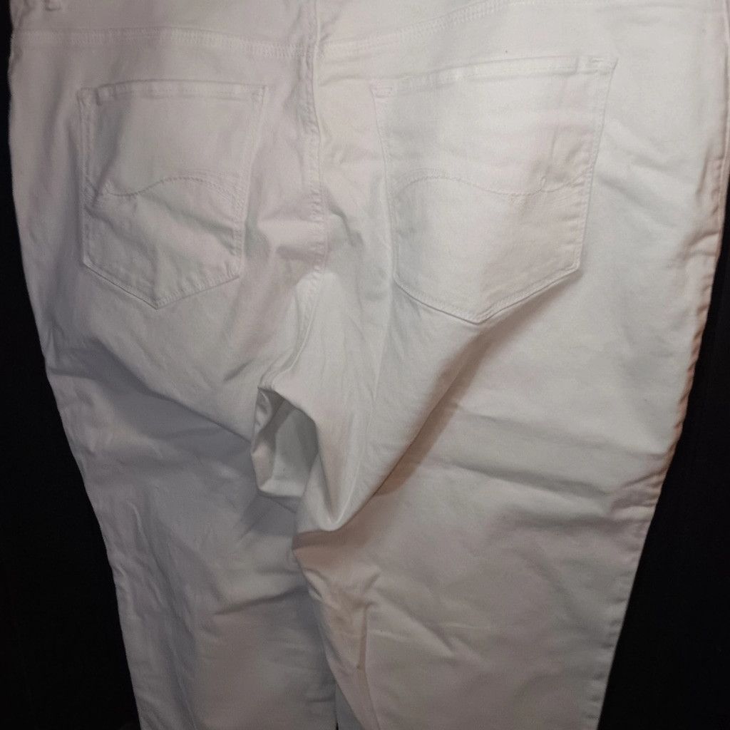 Lee Lee Jeans Cropped White, Size 16, EUC Size 38" / US 16 / IT 52 - 6 Thumbnail