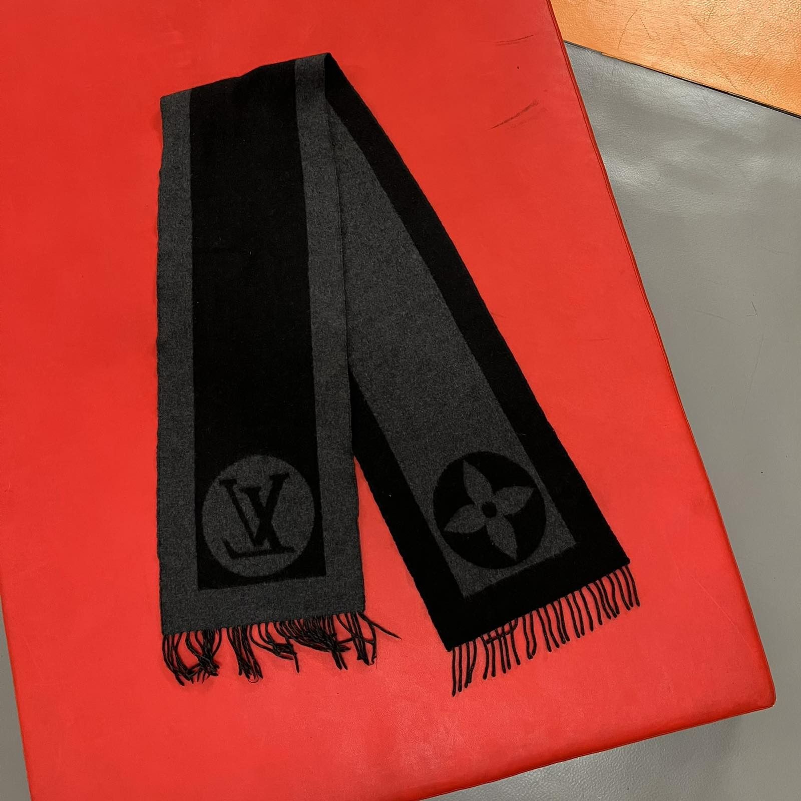 Louis Vuitton LOUIS VUITTON SCARF MONOGRAM WOOL BLACK LOGO Size ONE SIZE - 2 Thumbnail