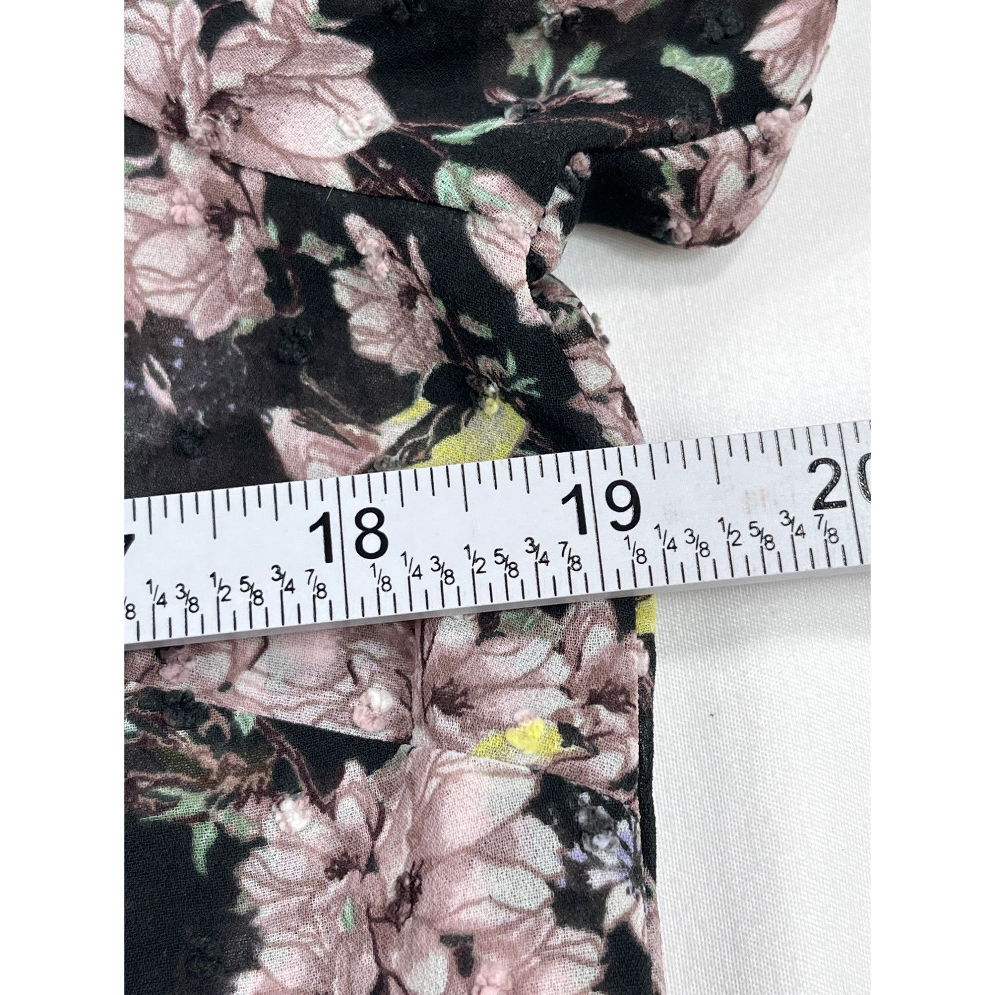 H&M H&M SKU 7685 Womens Long Sleeve Button Up Floral Ruffle Blou Size M / US 6-8 / IT 42-44 - 4 Thumbnail