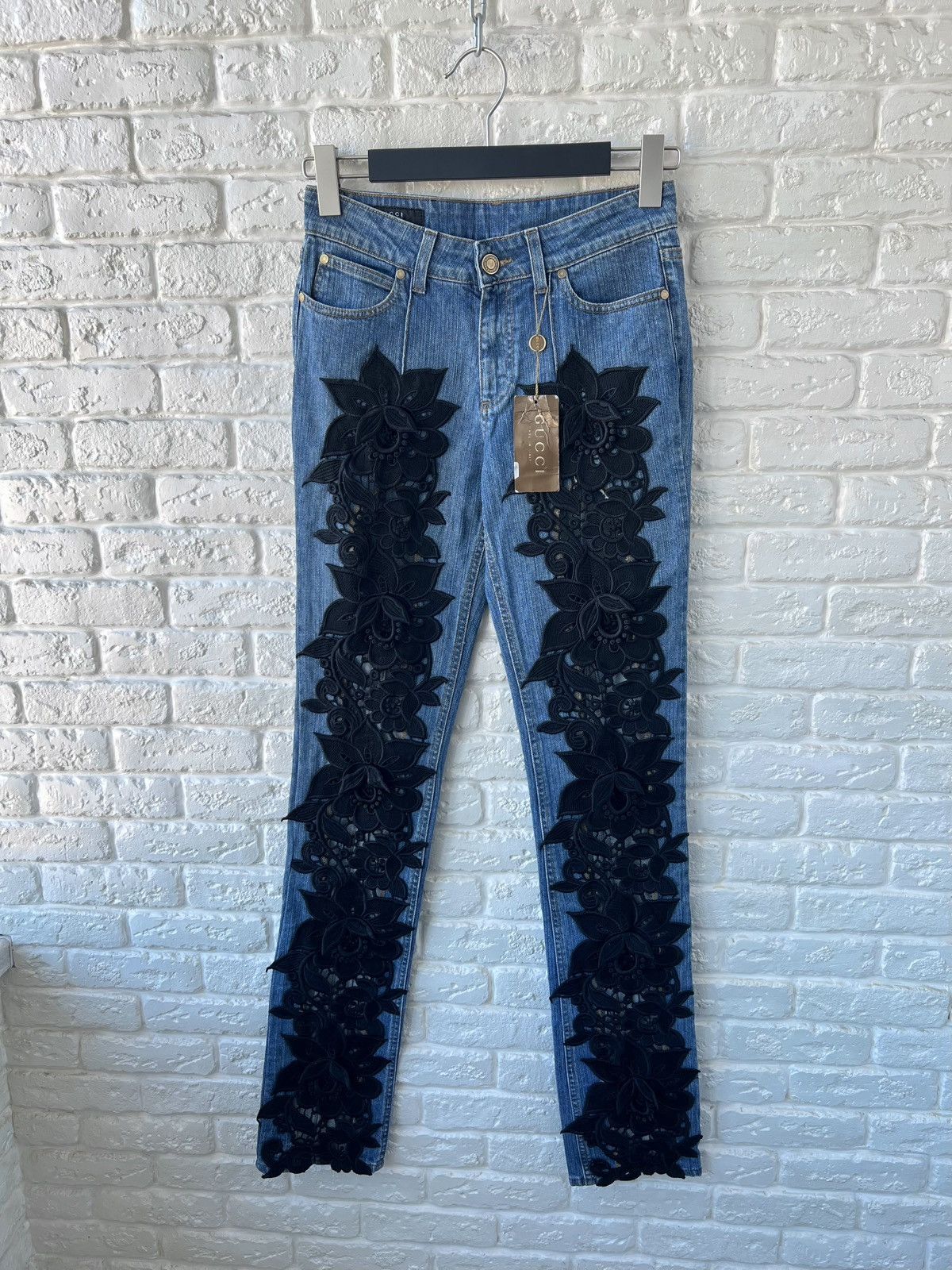 Gucci Gucci Floral Lace Embellished Denim Blue Jeans Size 26" / US 2 / IT 38 - 1 Thumbnail