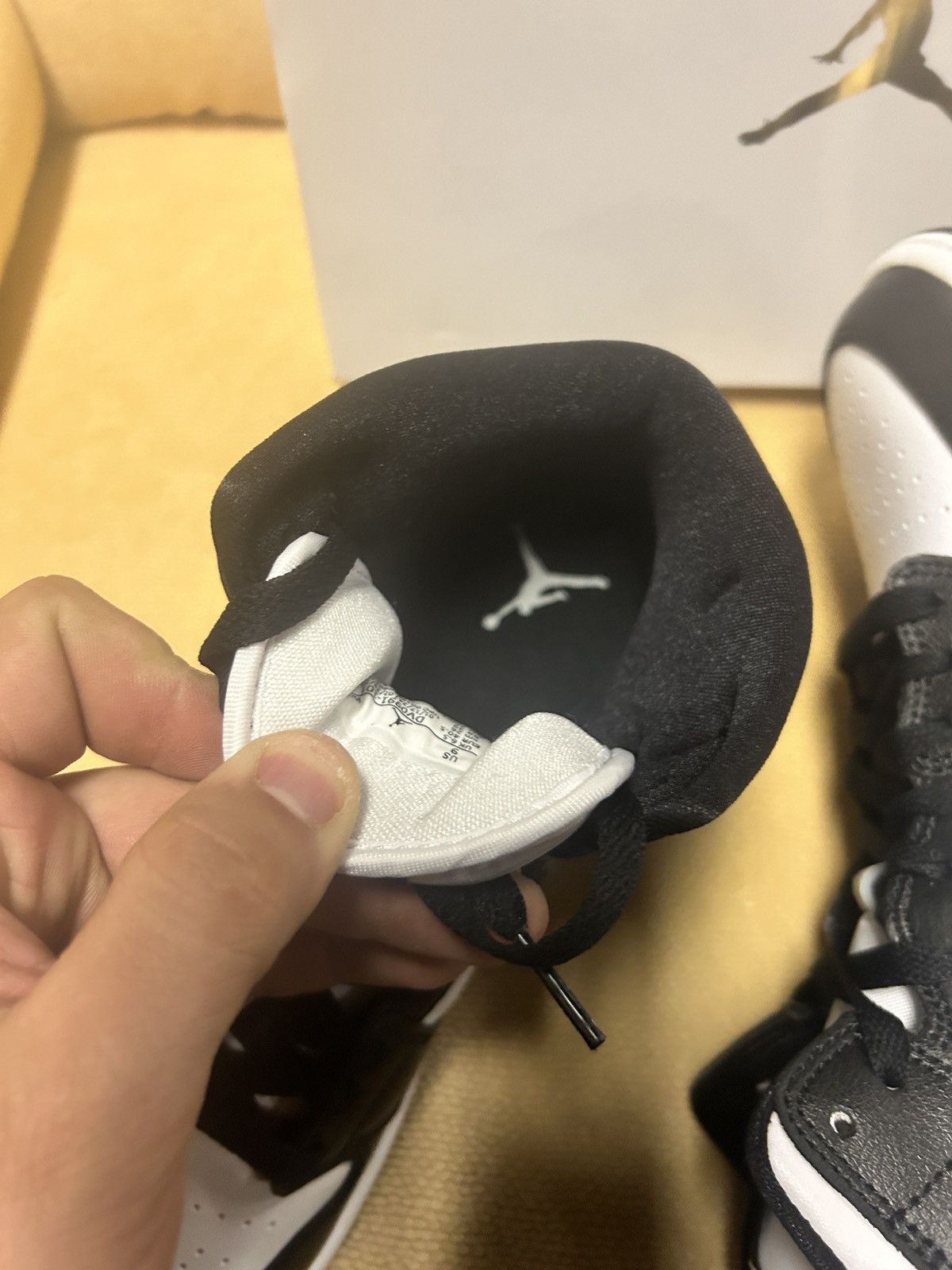 Jordan Brand Air jordan 1 mid Size US 6.5 / EU 39-40 - 6 Thumbnail