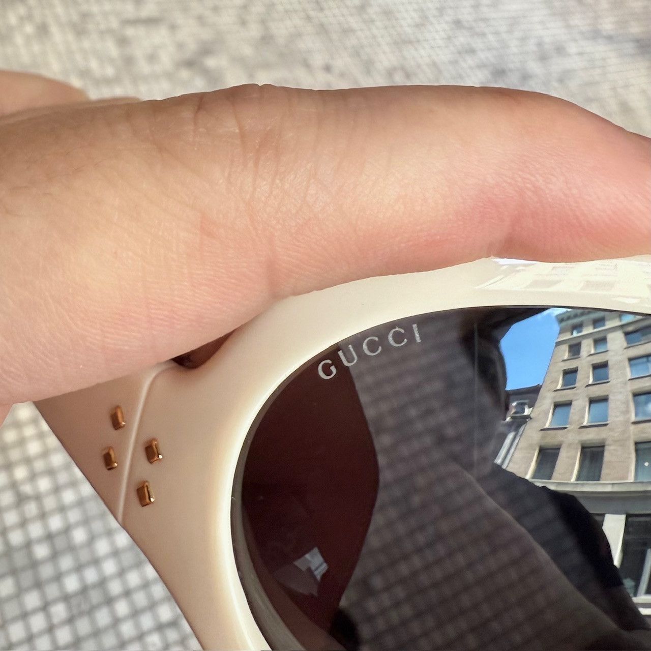 Gucci Gucci 1381 Beige Shield Frame Injection Sunglasses Size ONE SIZE - 6 Thumbnail