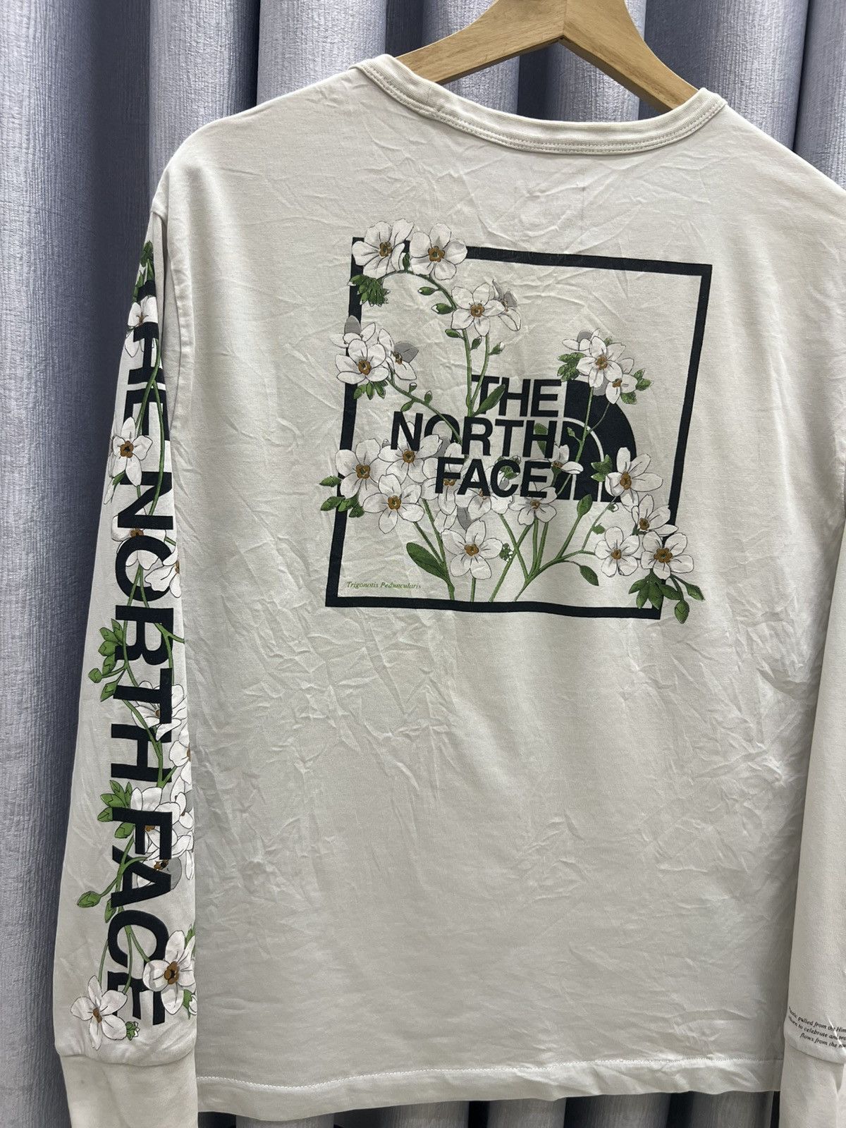The North Face THE NORTH FACE THRASHED PAINTED FLORA LONG SLEEVE TE Size S / US 4 / IT 40 - 2 Thumbnail