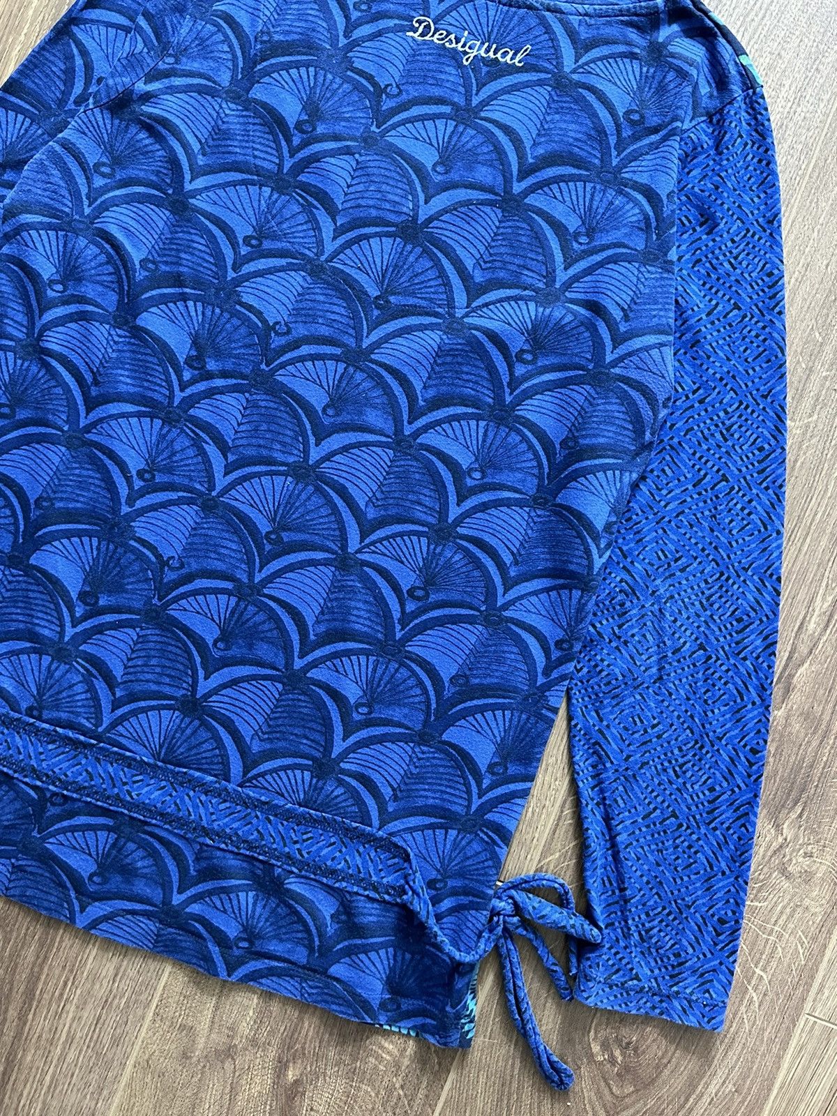 Desigual × Vintage Desigual Blue Printed Cotton V-neck Sweater Size M / US 6-8 / IT 42-44 - 8 Thumbnail