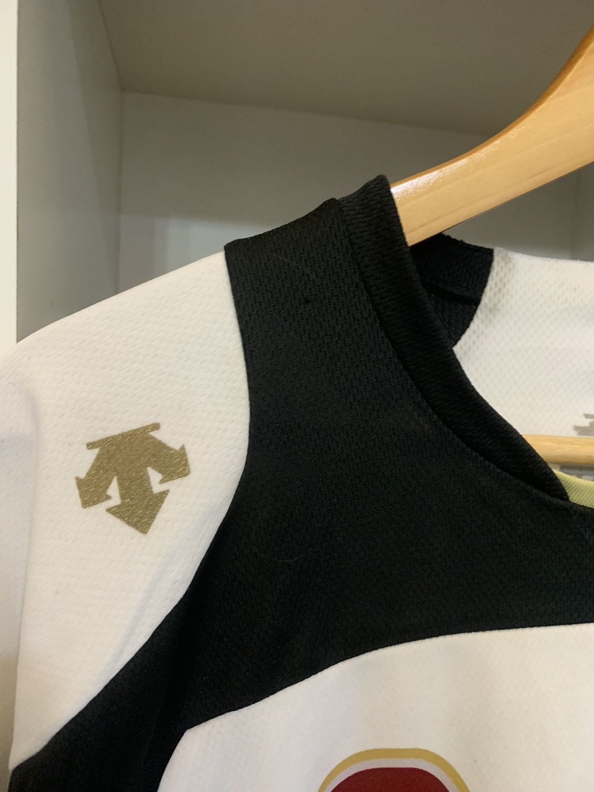 Descente Vintage Dentsu Osaka Jersey Size US L / EU 52-54 / 3 - 6 Thumbnail