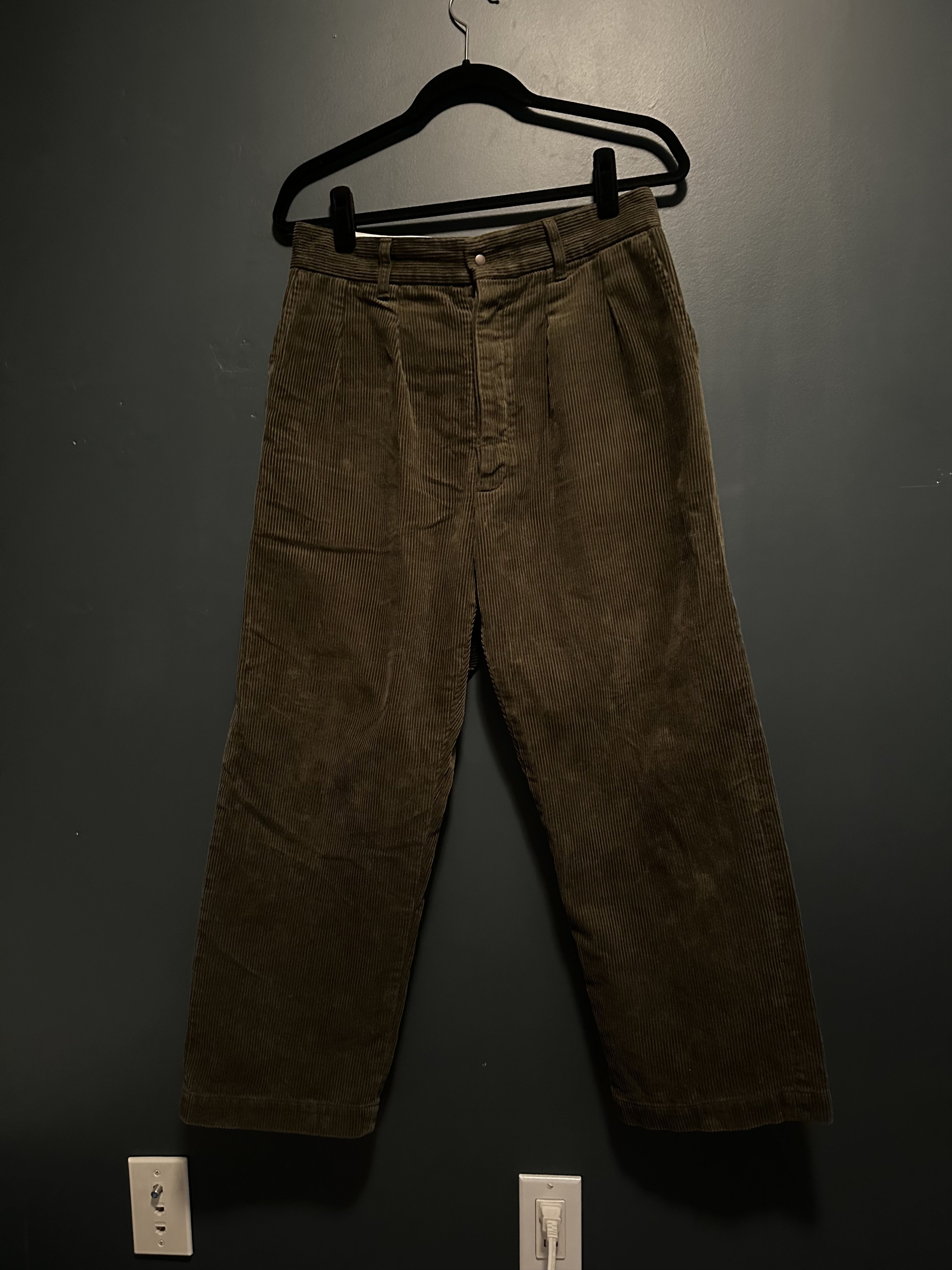 Fujito Two tuck trousers in olive cotton corduroy Size US 32 / EU 48 - 2 Thumbnail