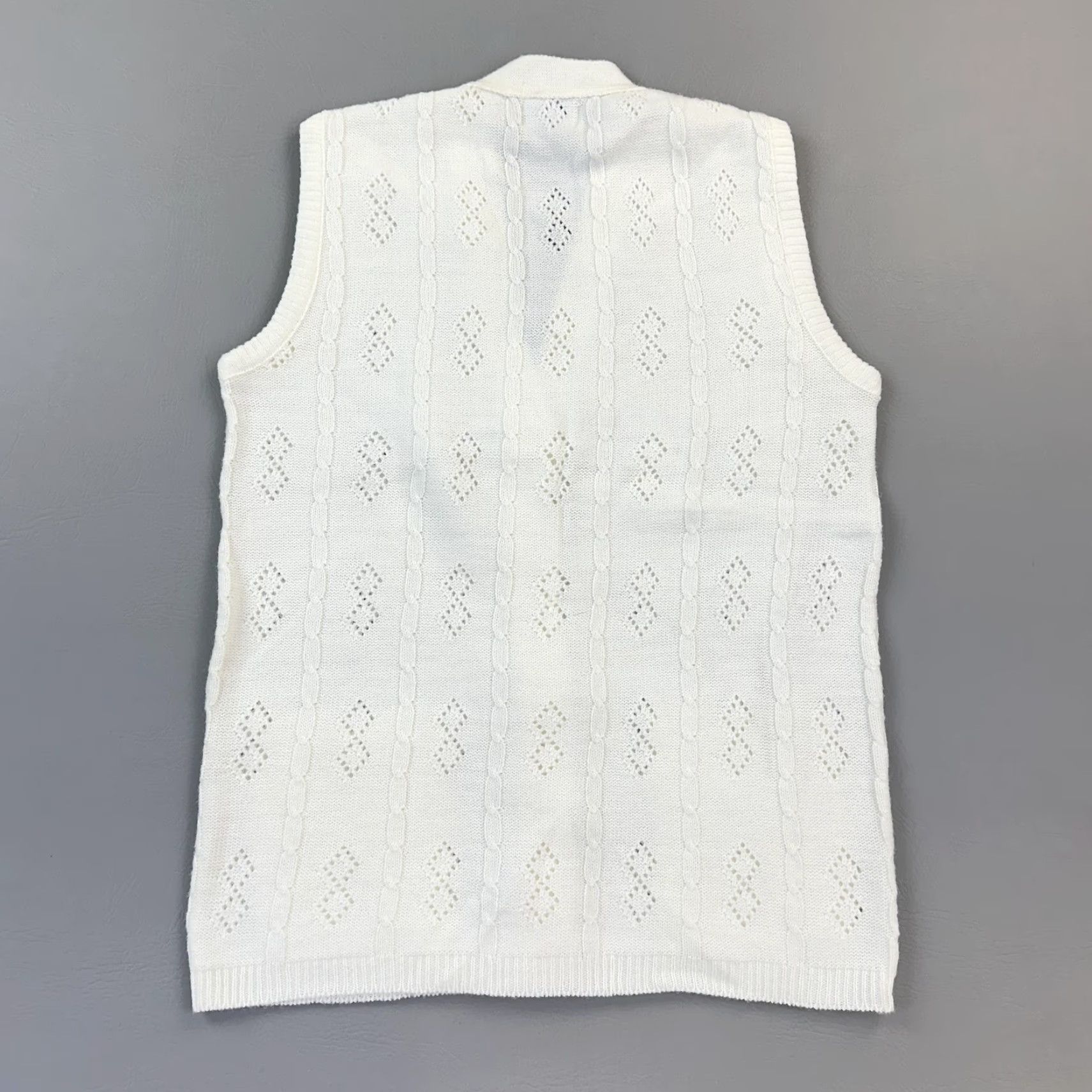 Vogue VINTAGE British Vogue Sweater Vest Women's M Ivory Wintuk Cable Knit 80s Size M / US 6-8 / IT 42-44 - 3 Thumbnail