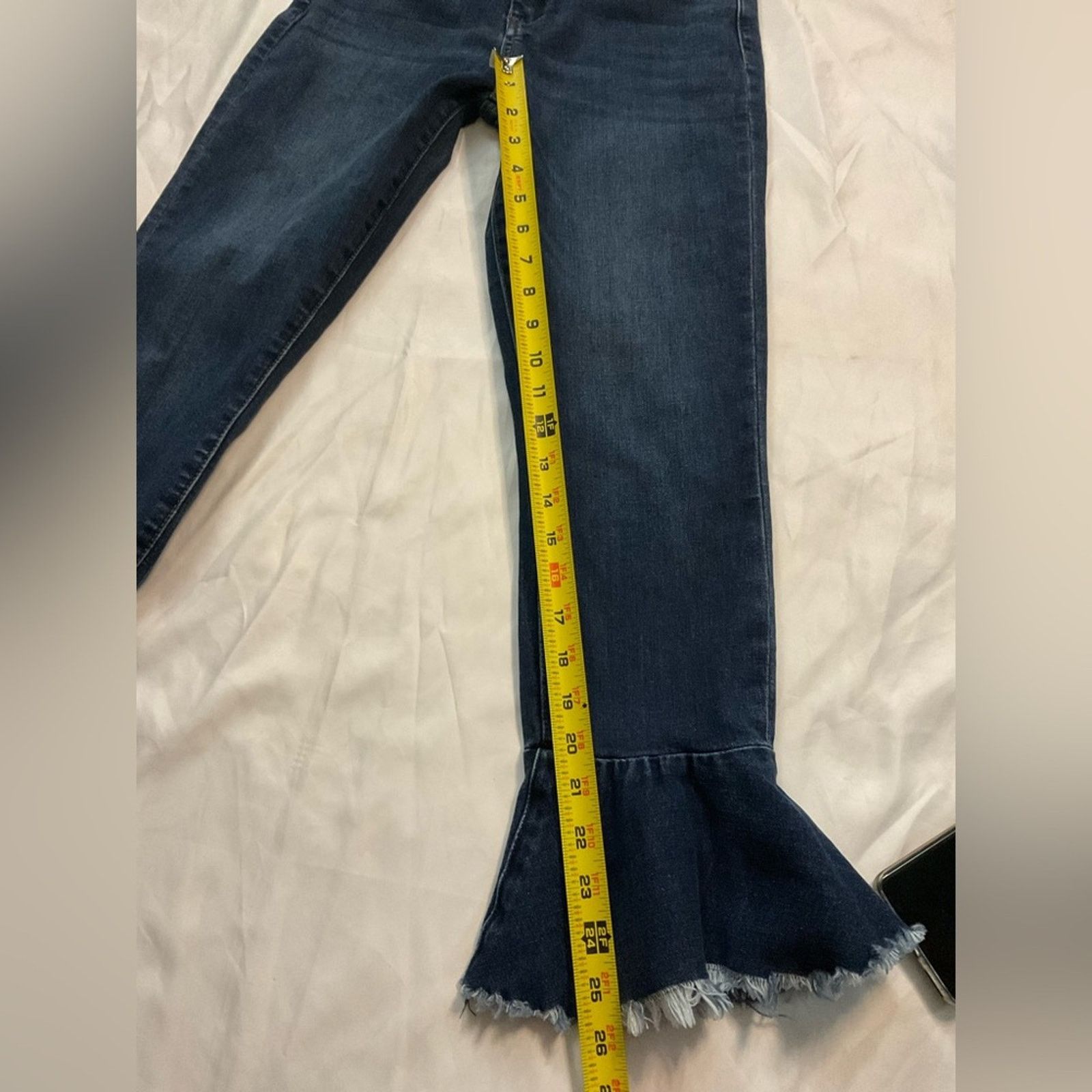 BLANKNYC Blank NYC Fancy That Raw Hem Ruffle Crop Ankle Jean 27 Size 27" / US 4 / IT 40 - 9 Thumbnail