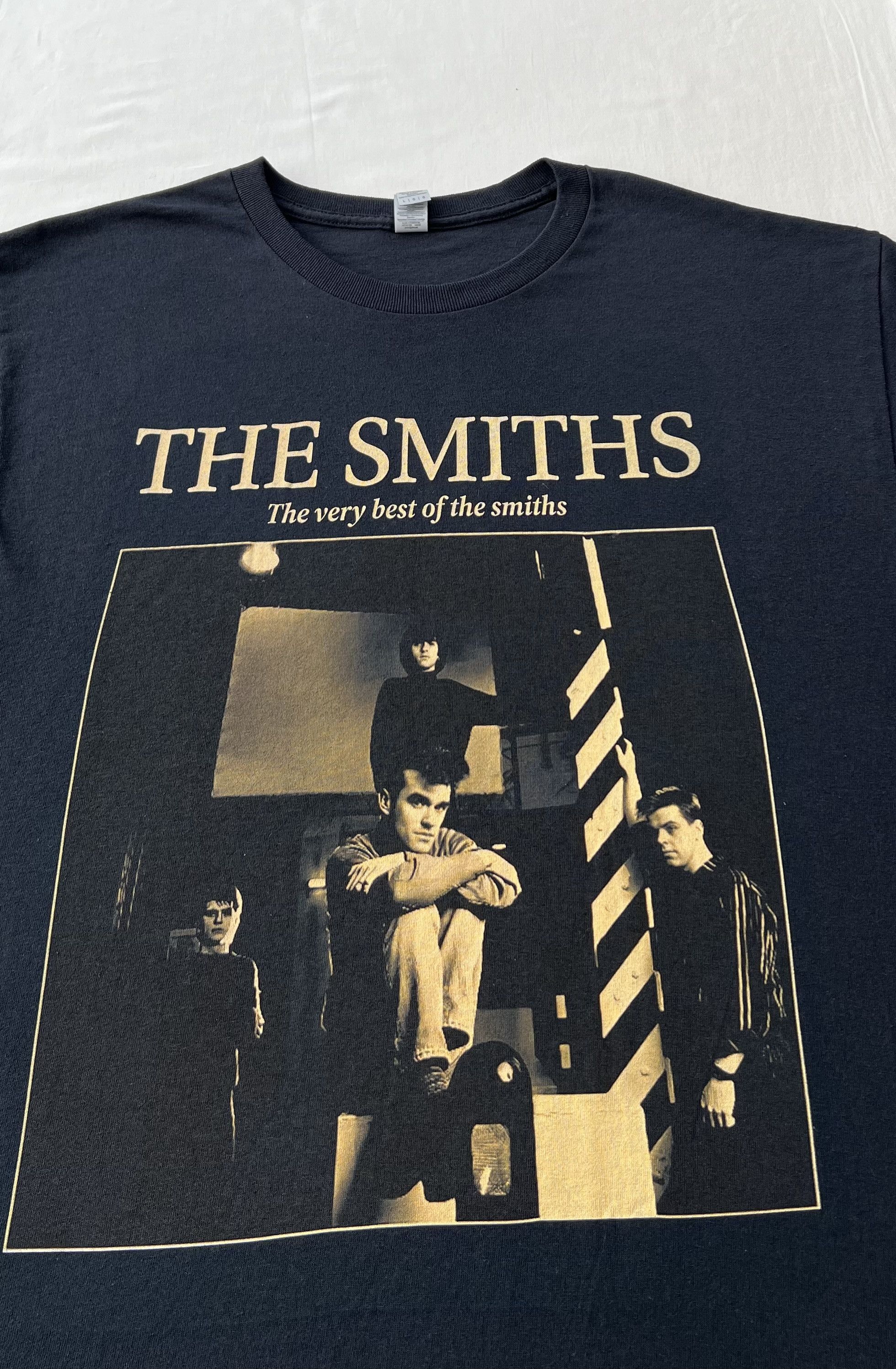 Band Tees The Smiths The Very Best of The Smiths Black T-shirt Size US L / EU 52-54 / 3 - 3 Thumbnail