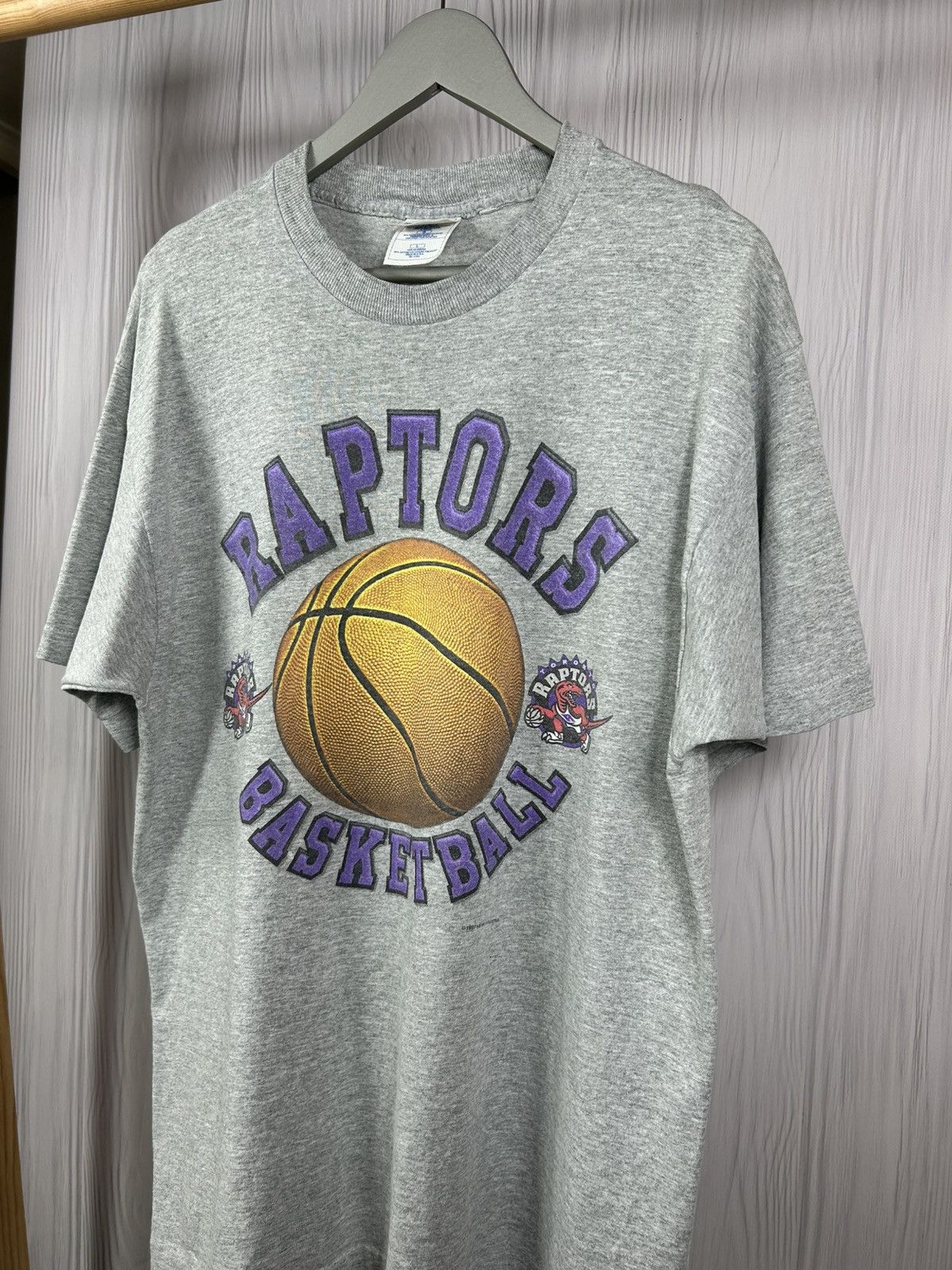 NBA Vintage 1997 Raptors Basketball NBA T-Shirt Size L Size US L / EU 52-54 / 3 - 3 Thumbnail