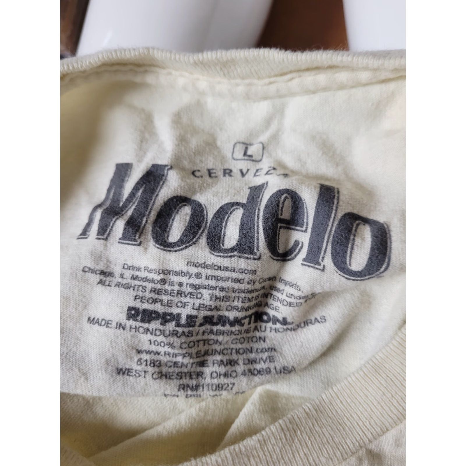 Vintage Modelo Cerveza T Shirt Large Ivory Men Short Sleeve Logo Graphic Tee Size US L / EU 52-54 / 3 - 4 Thumbnail