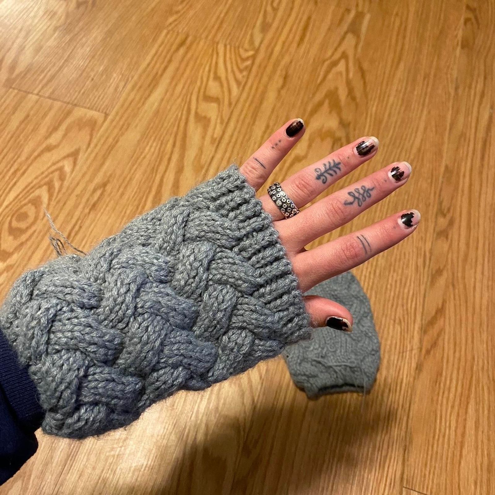 Other grey knit hand-warmers Size ONE SIZE - 3 Thumbnail